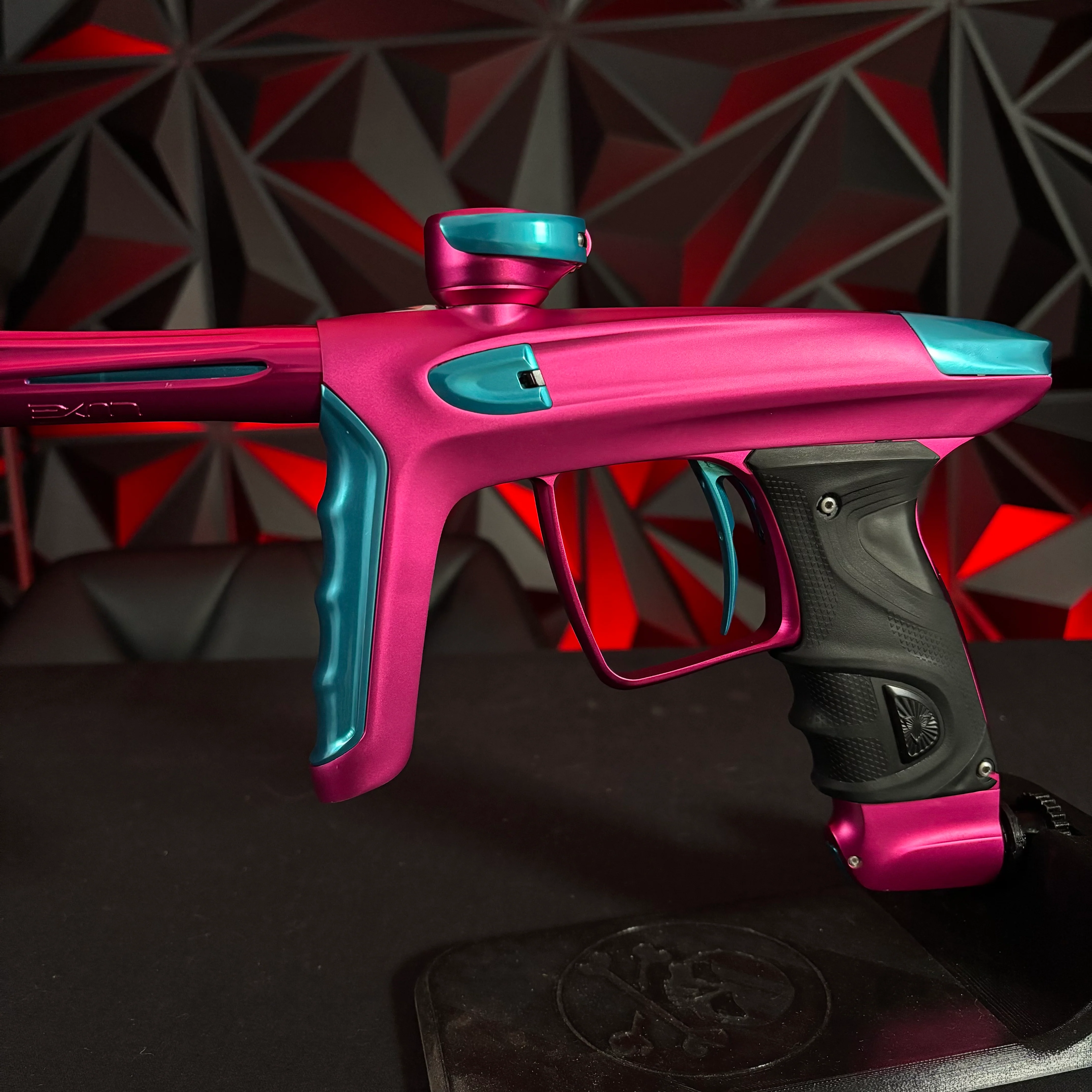 Used DLX Luxe TM40 Paintball Gun - Dust Pink/ Blue - Image 4