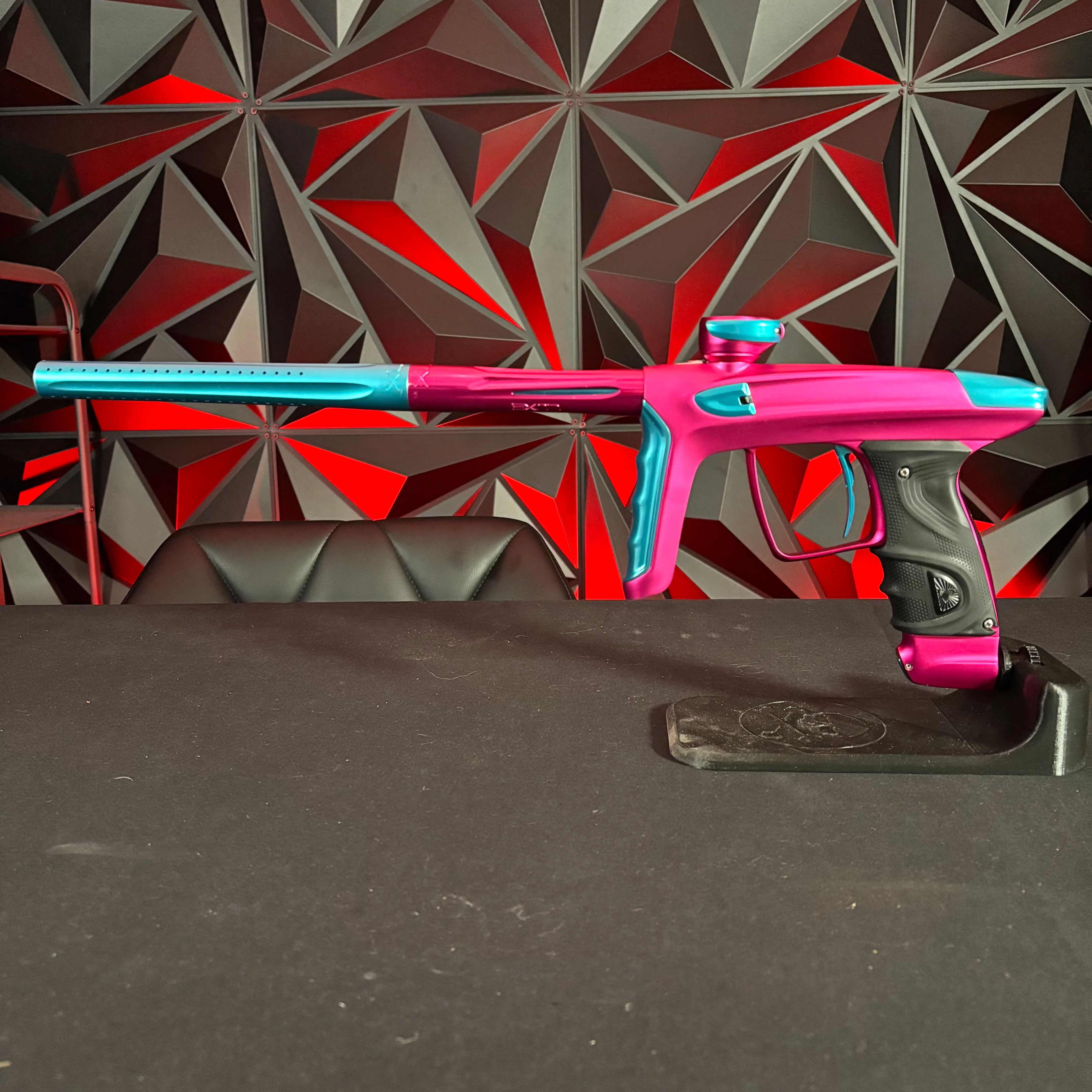 Used DLX Luxe TM40 Paintball Gun - Dust Pink/ Blue - Image 6