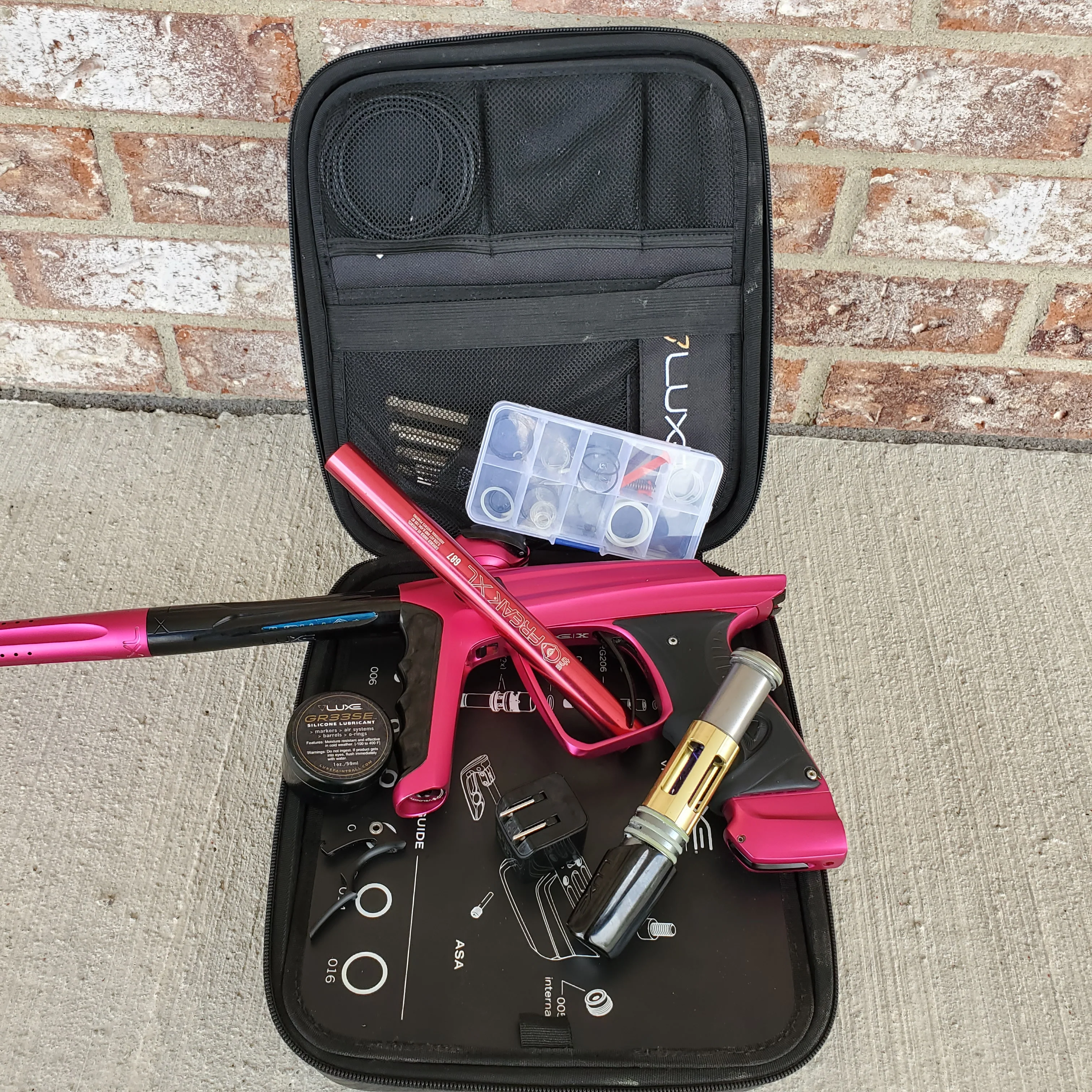Used DLX Luxe X Paintball Gun - Dust Pink / Gloss Black - Image 5
