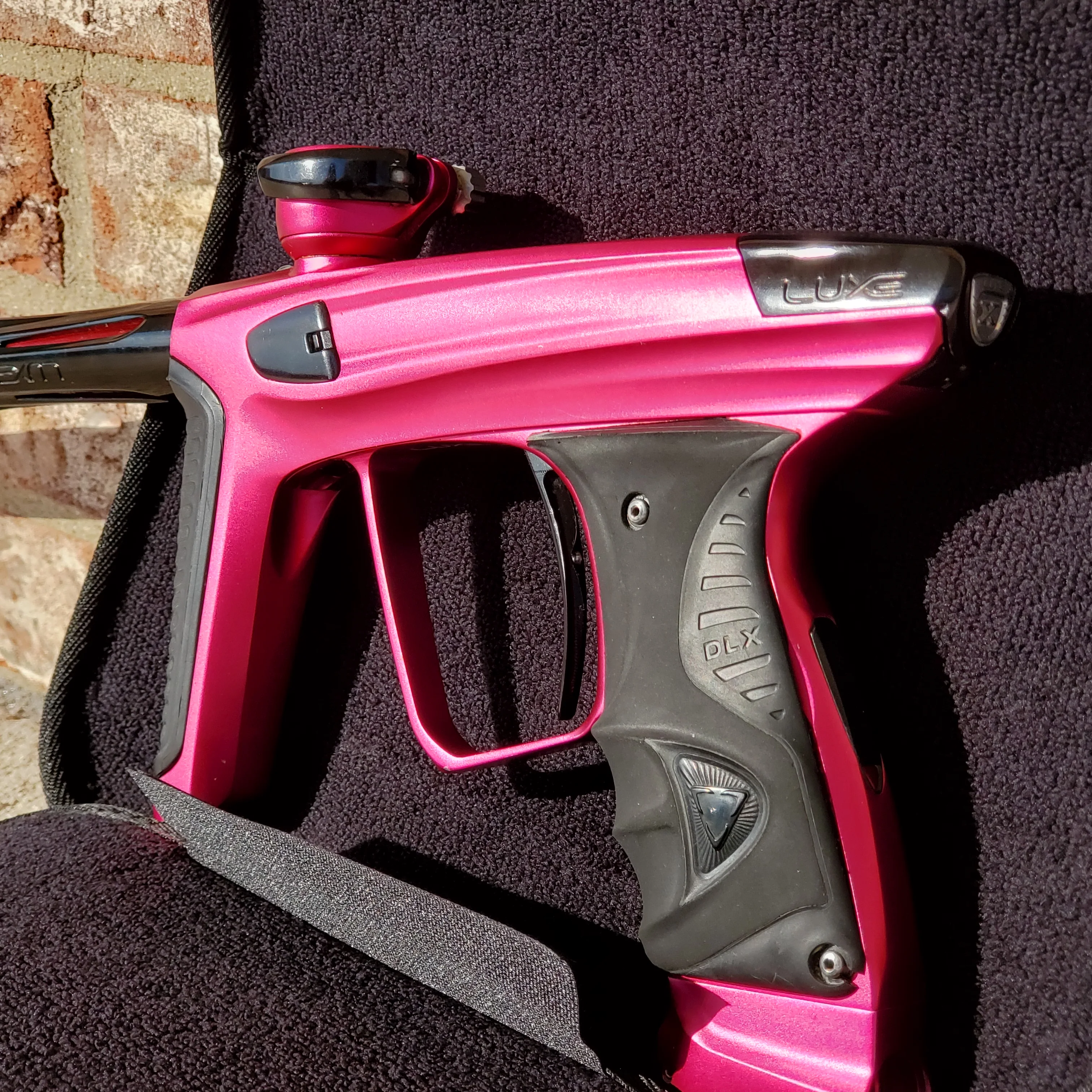Used DLX Luxe X Paintball Gun - Dust Pink / Gloss Black - Image 3