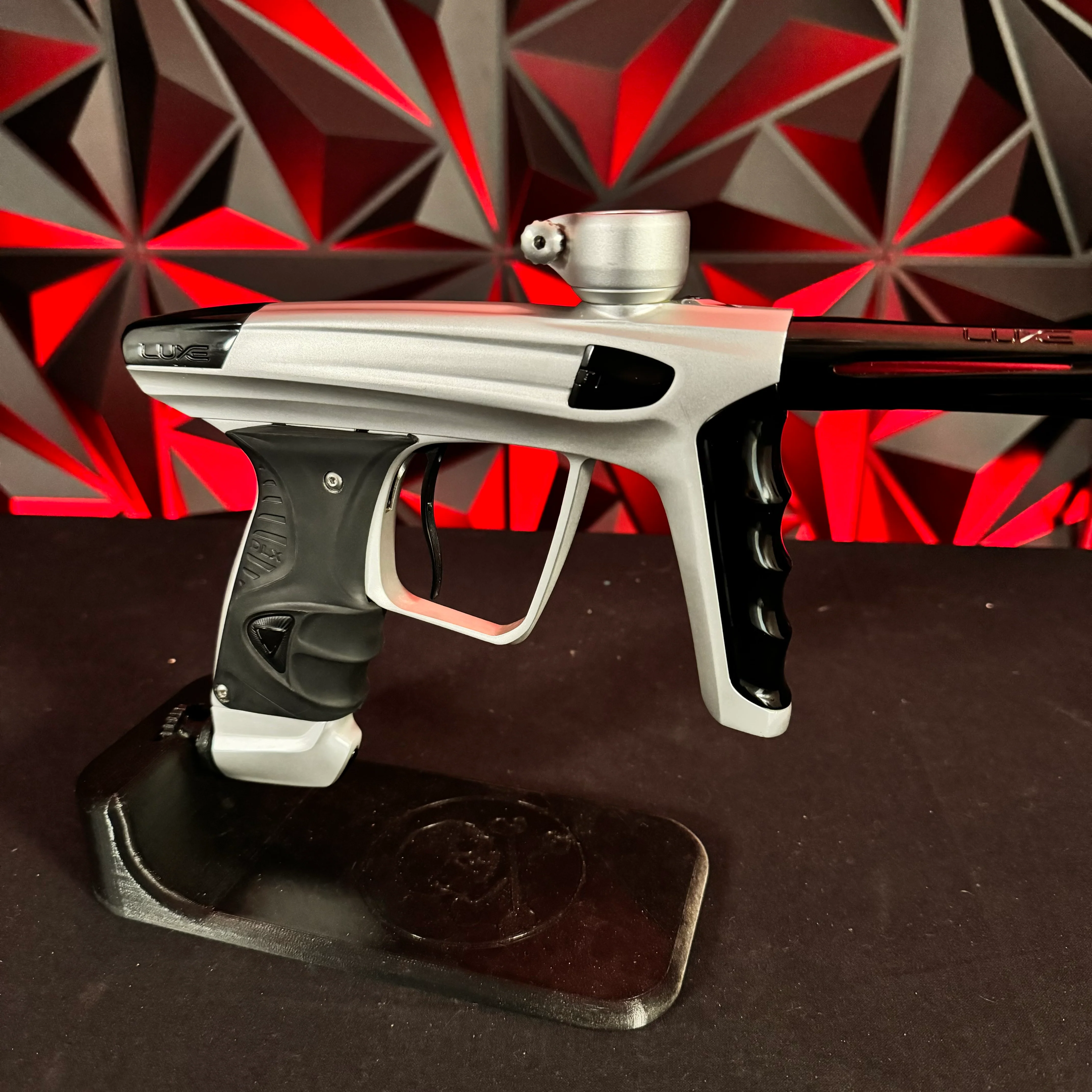 Used DLX Luxe X Paintball Gun - Dust Silver/Polished Black - Image 4