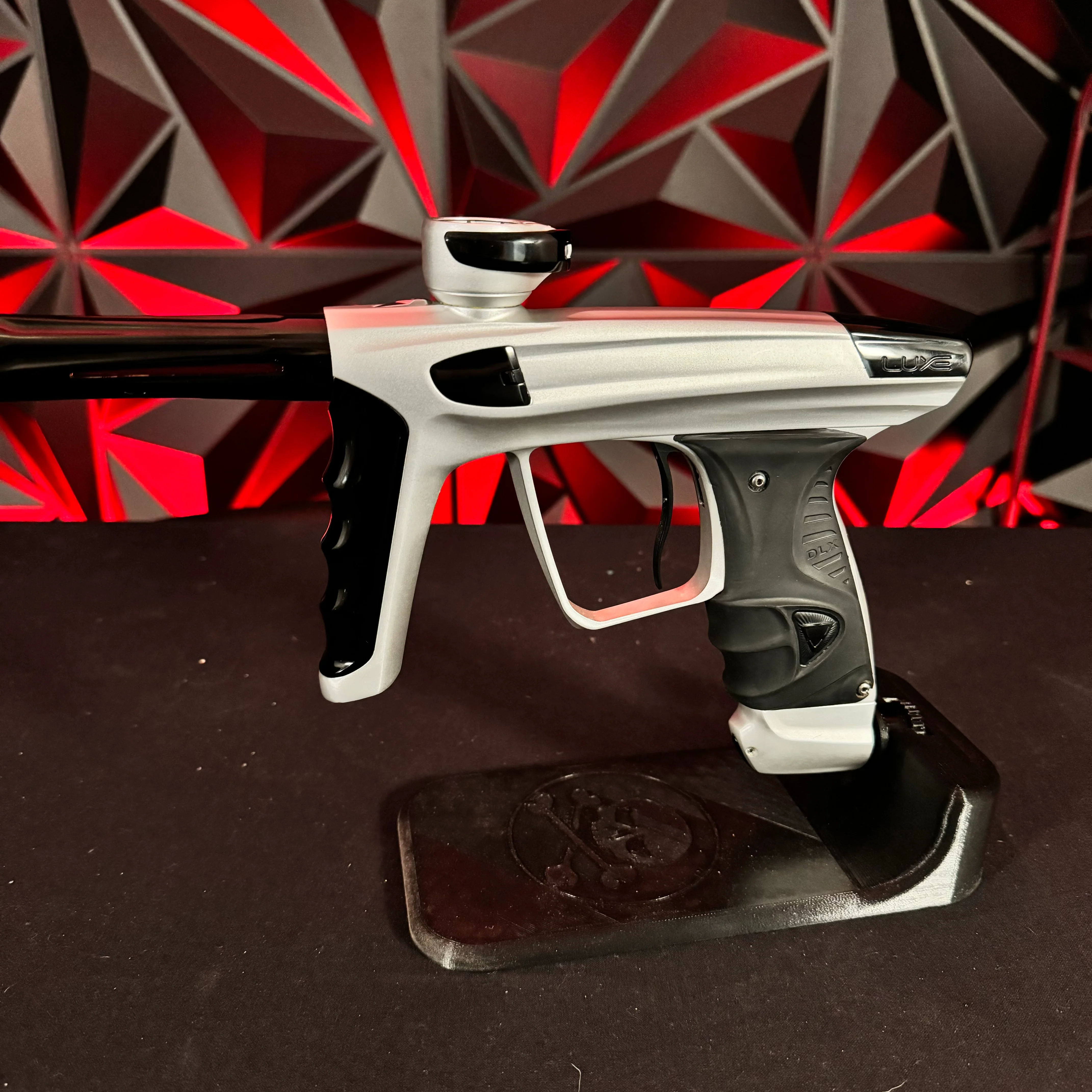 Used DLX Luxe X Paintball Gun - Dust Silver/Polished Black - Image 5