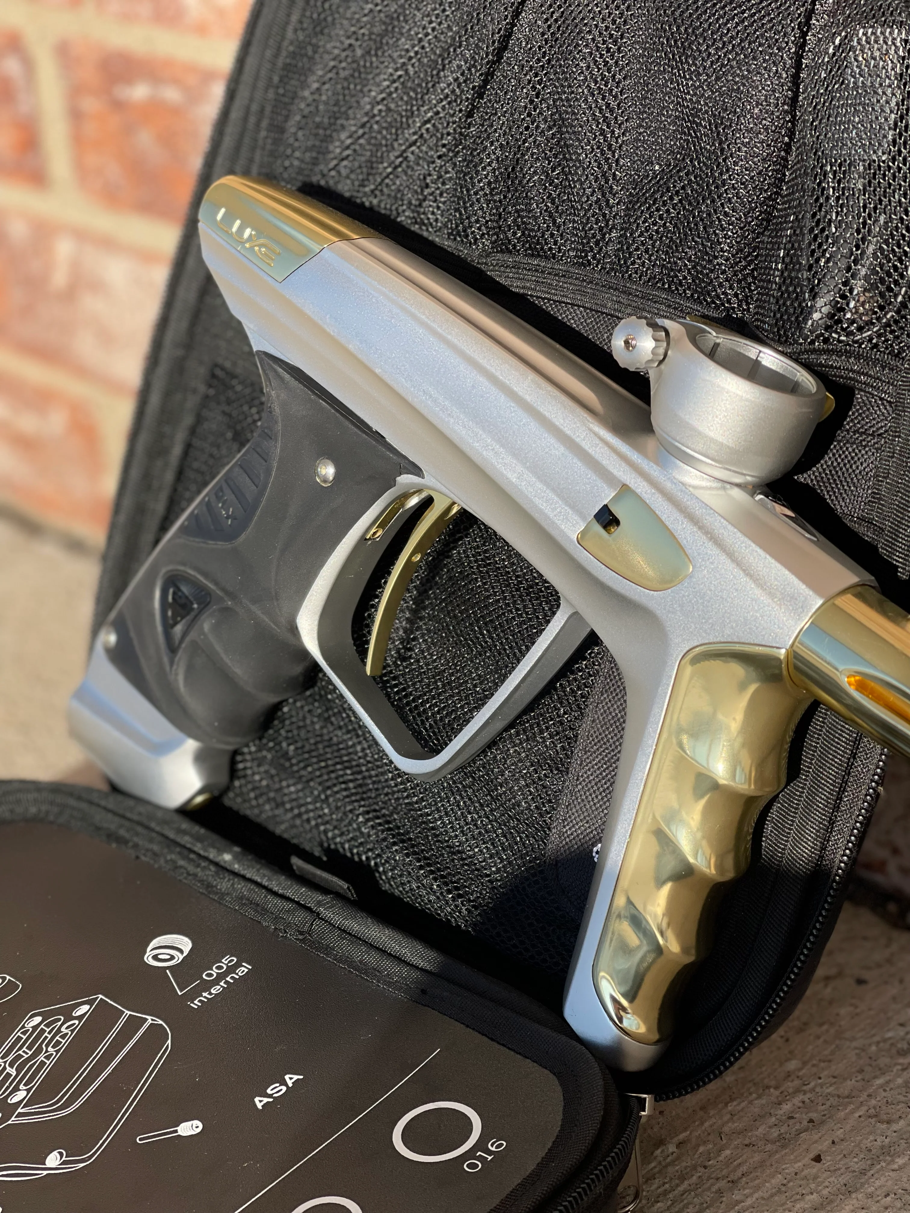 Used DLX Luxe X Paintball Gun - Dust White/Polished Gold - Image 3