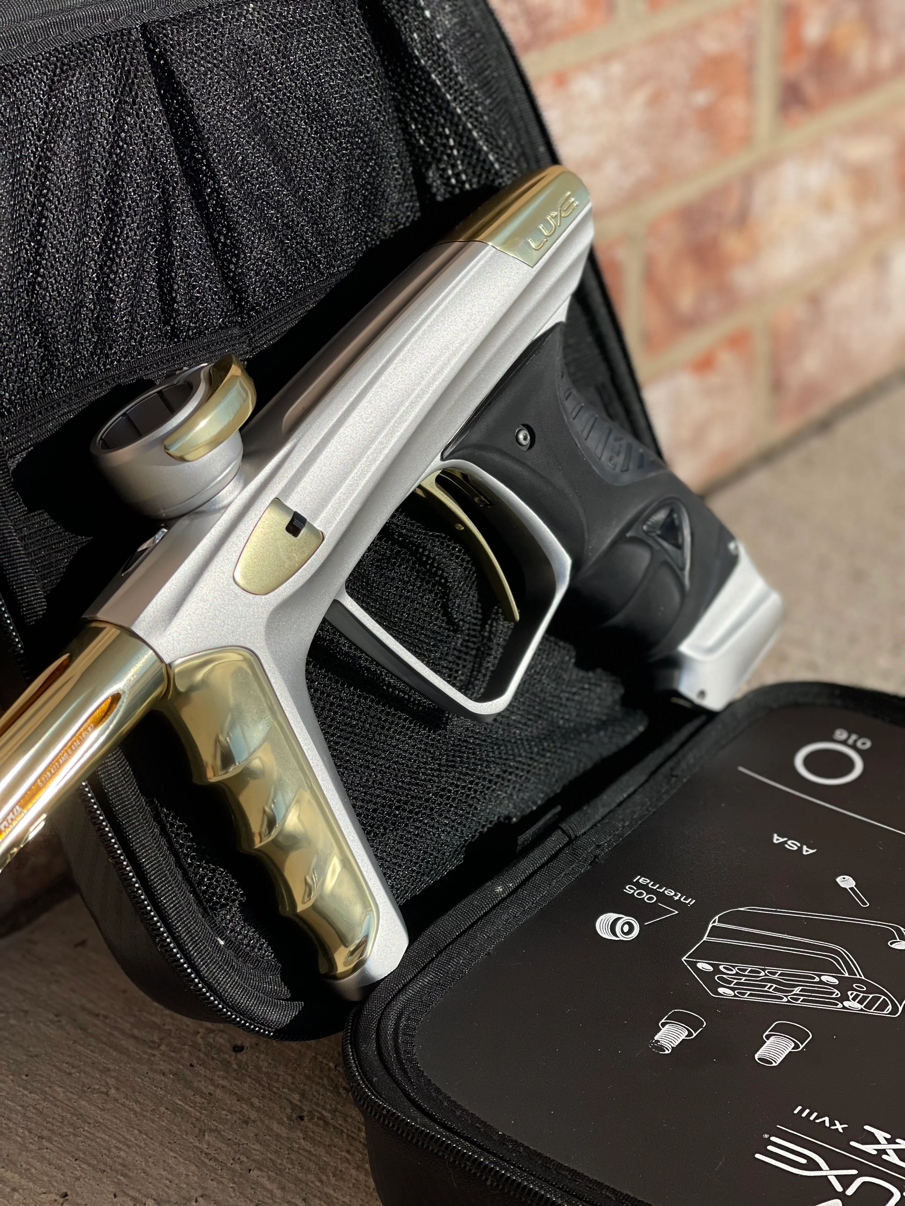 Used DLX Luxe X Paintball Gun - Dust White/Polished Gold - Image 4