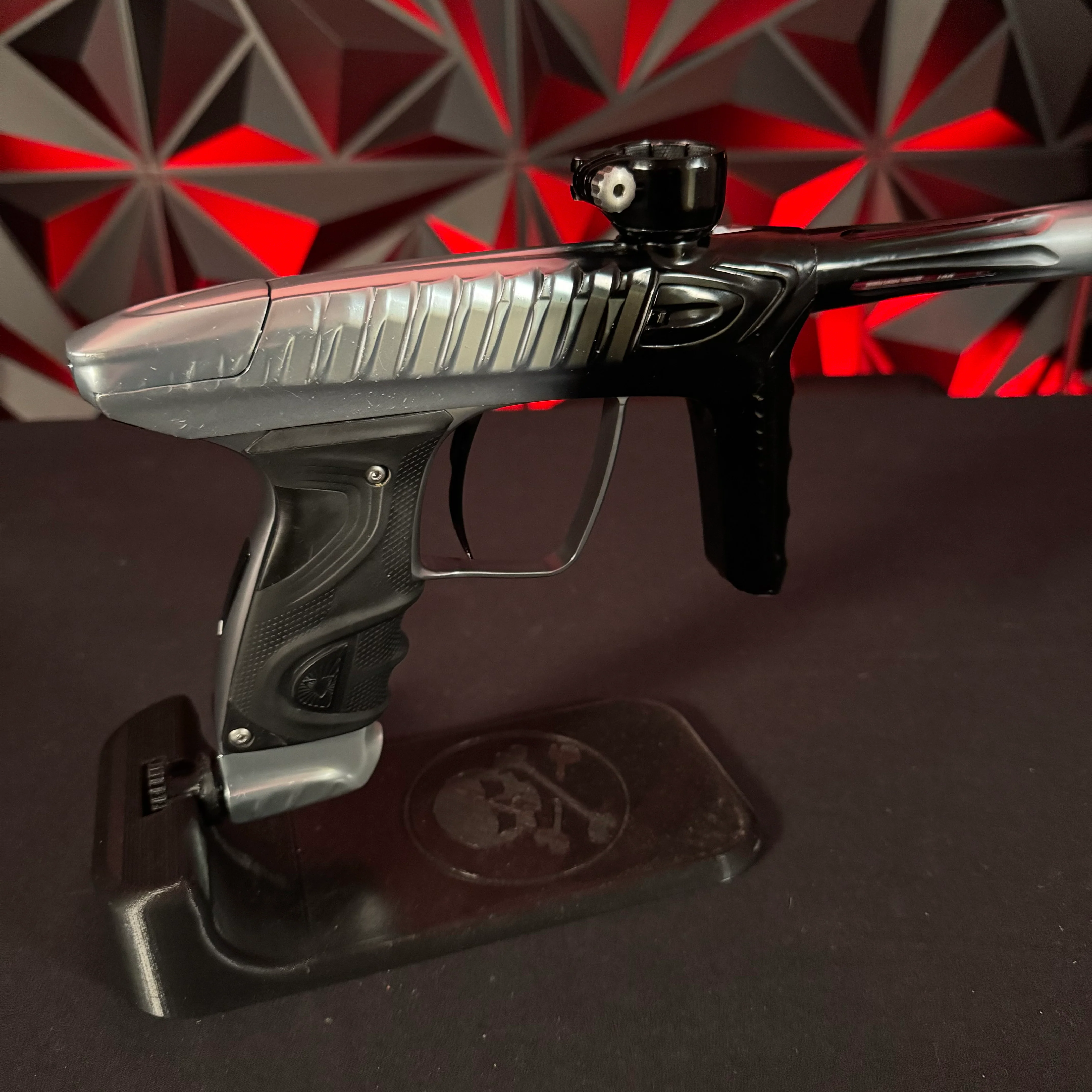 Used DLX Project TM40 Paintball Gun - Polished Silver/Black Fade - Image 2