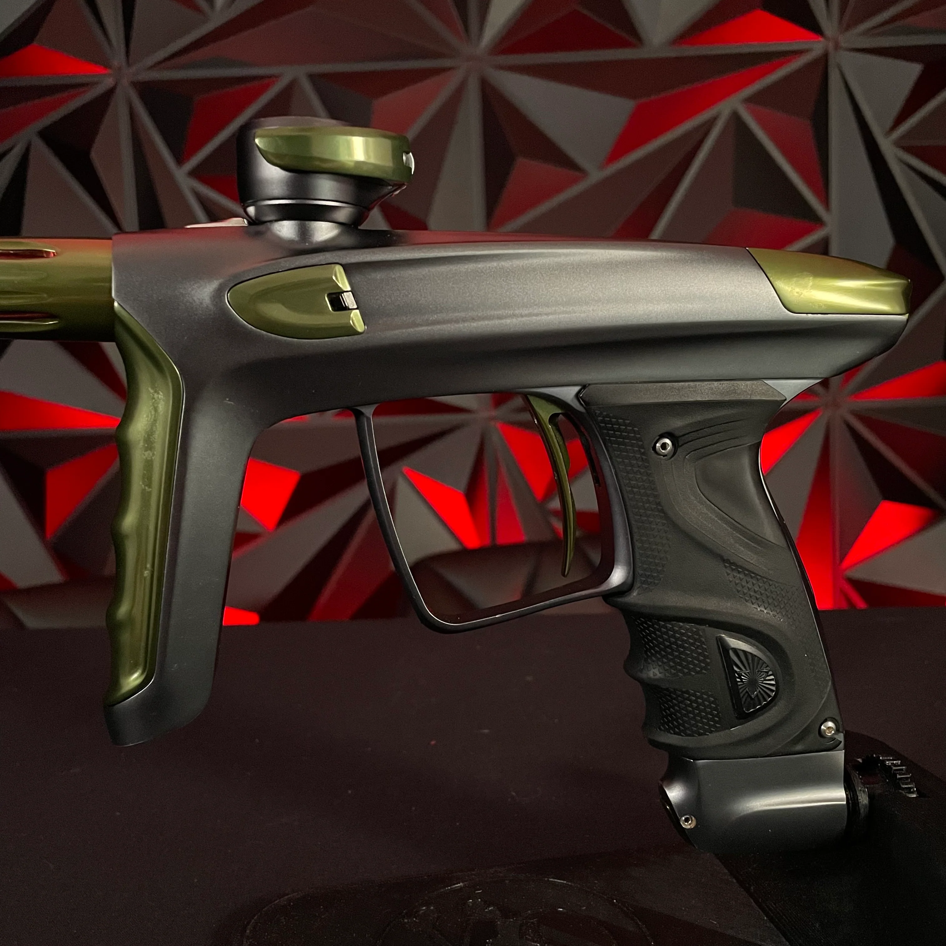 Used DLX TM40 Paintball Gun - Dust Pewter/Polished Olive - Image 4