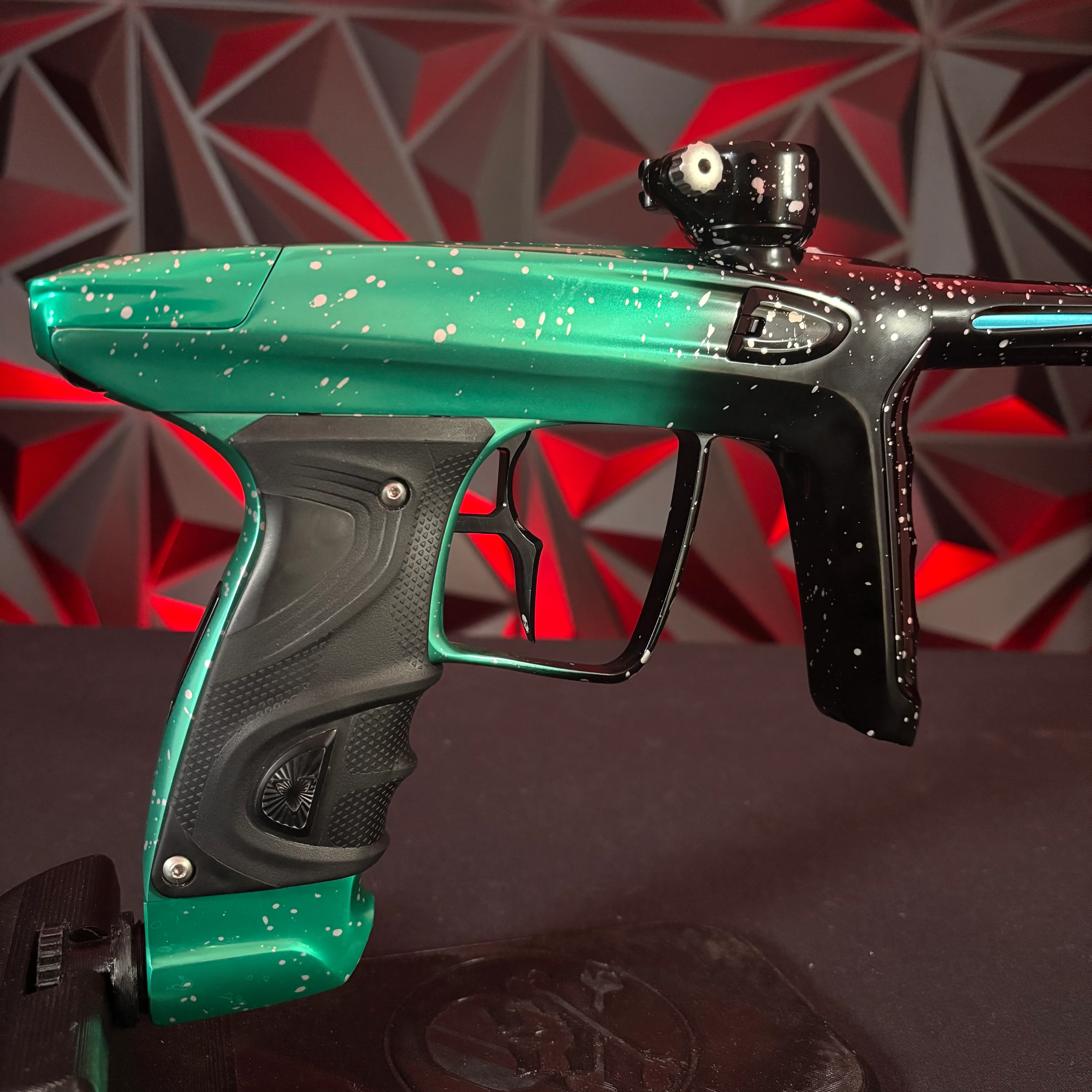 Used DLX TM40 Paintball Gun - LE Black/Seafoam Silver Speckle - Image 2