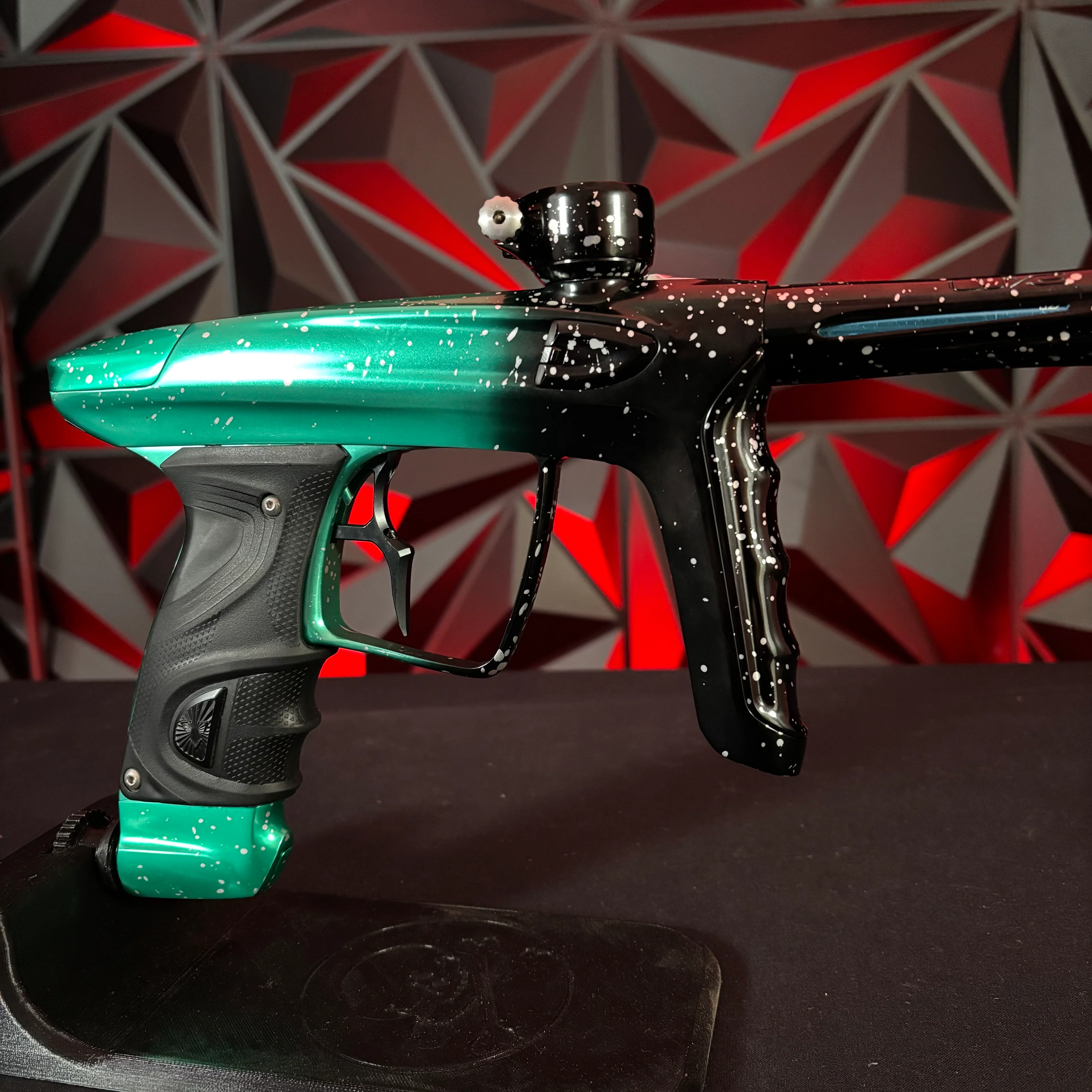 Used DLX TM40 Paintball Gun - LE Black/Seafoam Silver Speckle - Image 4