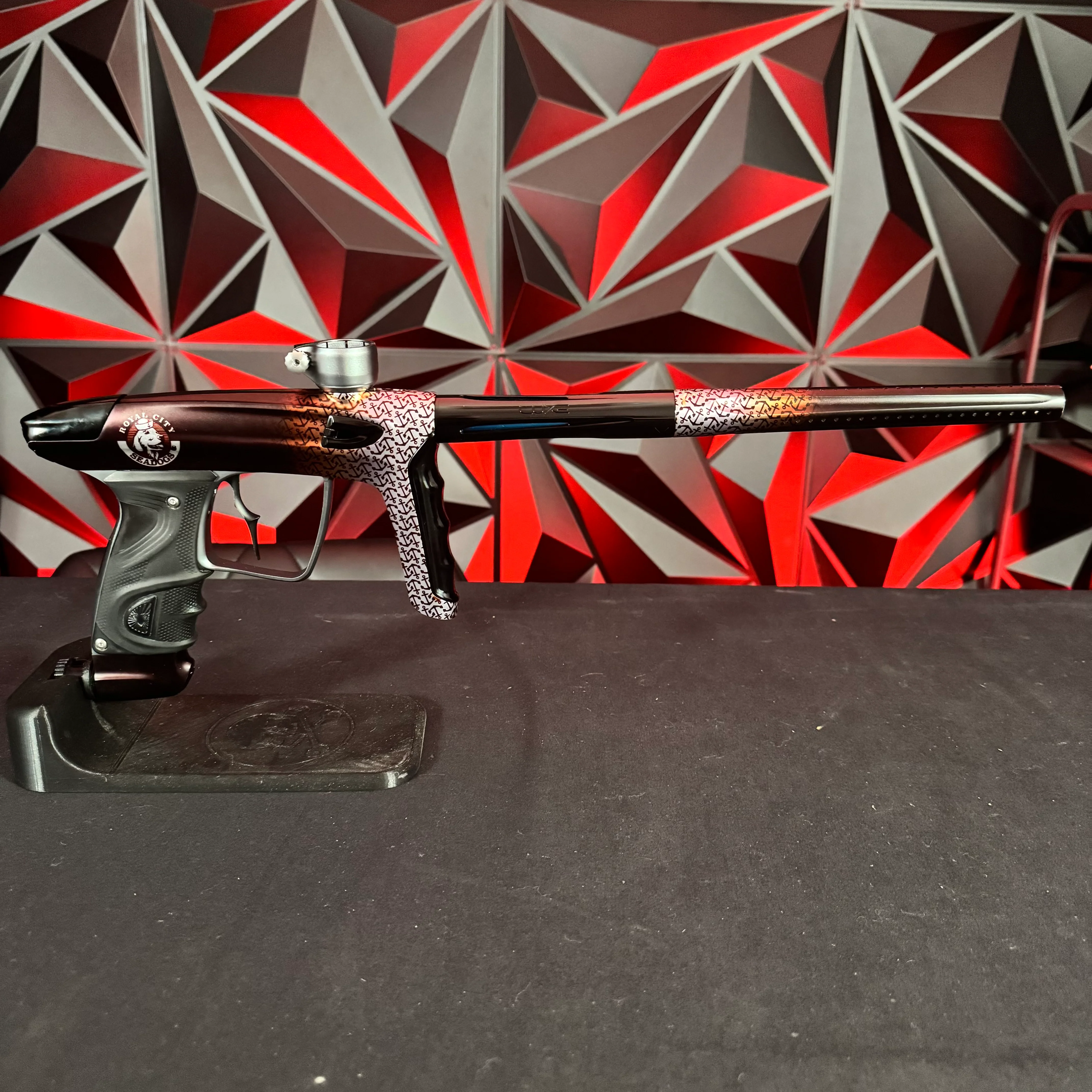 Used DLX TM40 Paintball Gun - LE RC Seadogs - Image 2