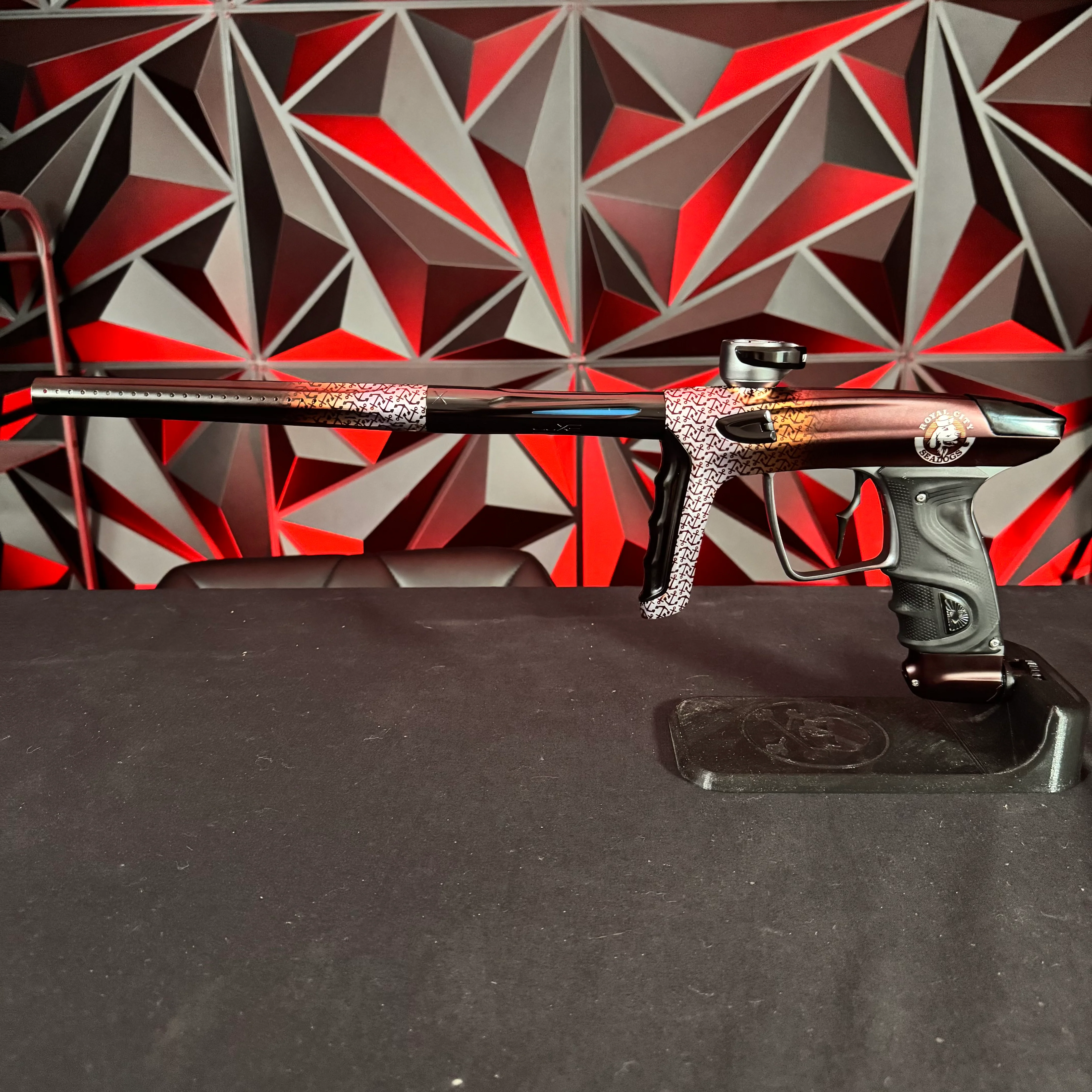 Used DLX TM40 Paintball Gun - LE RC Seadogs - Image 3