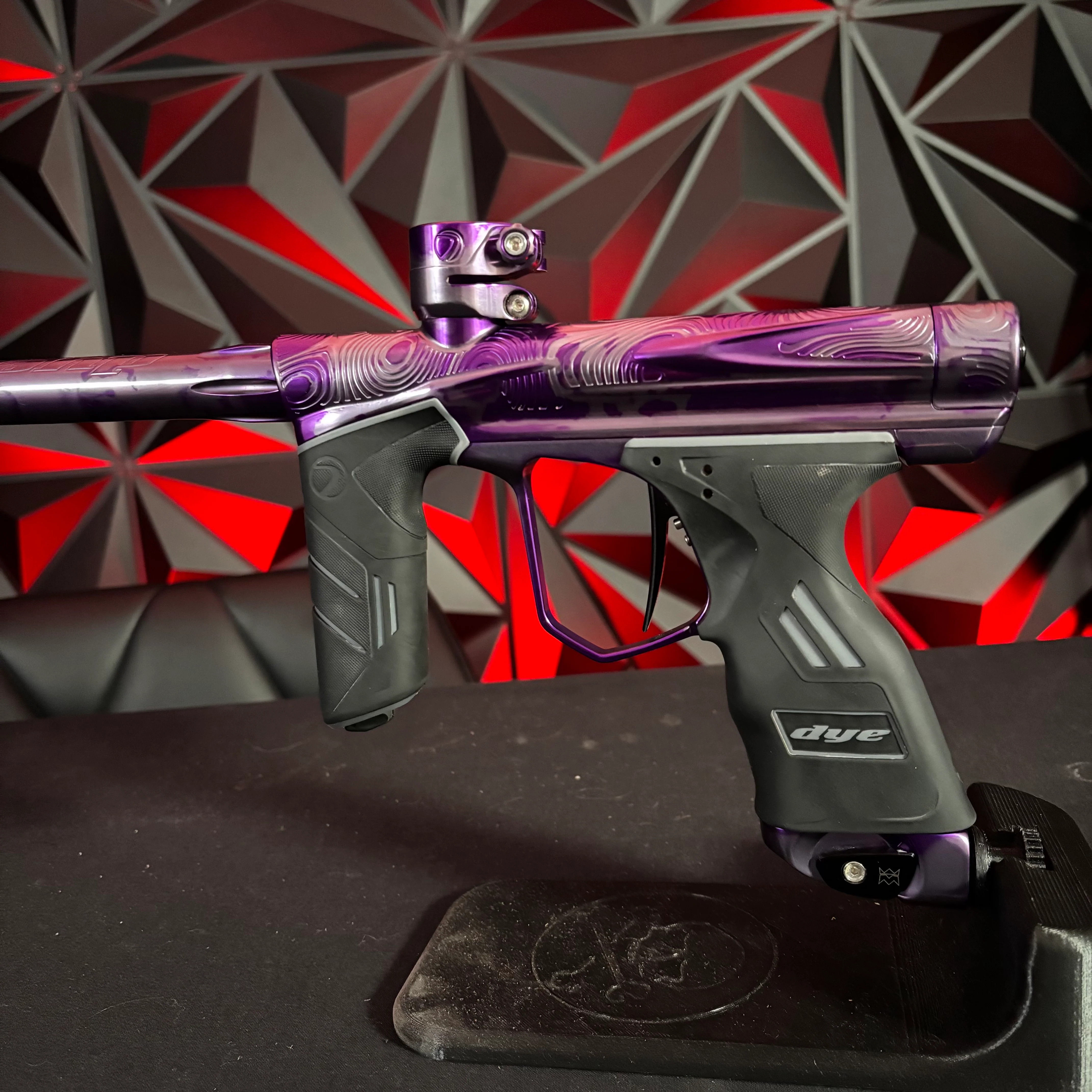 Used Dye Dark Pipe DSR+ Paintball Gun - Silver/Purple Splash w/ Matching Mech Frame - Image 4