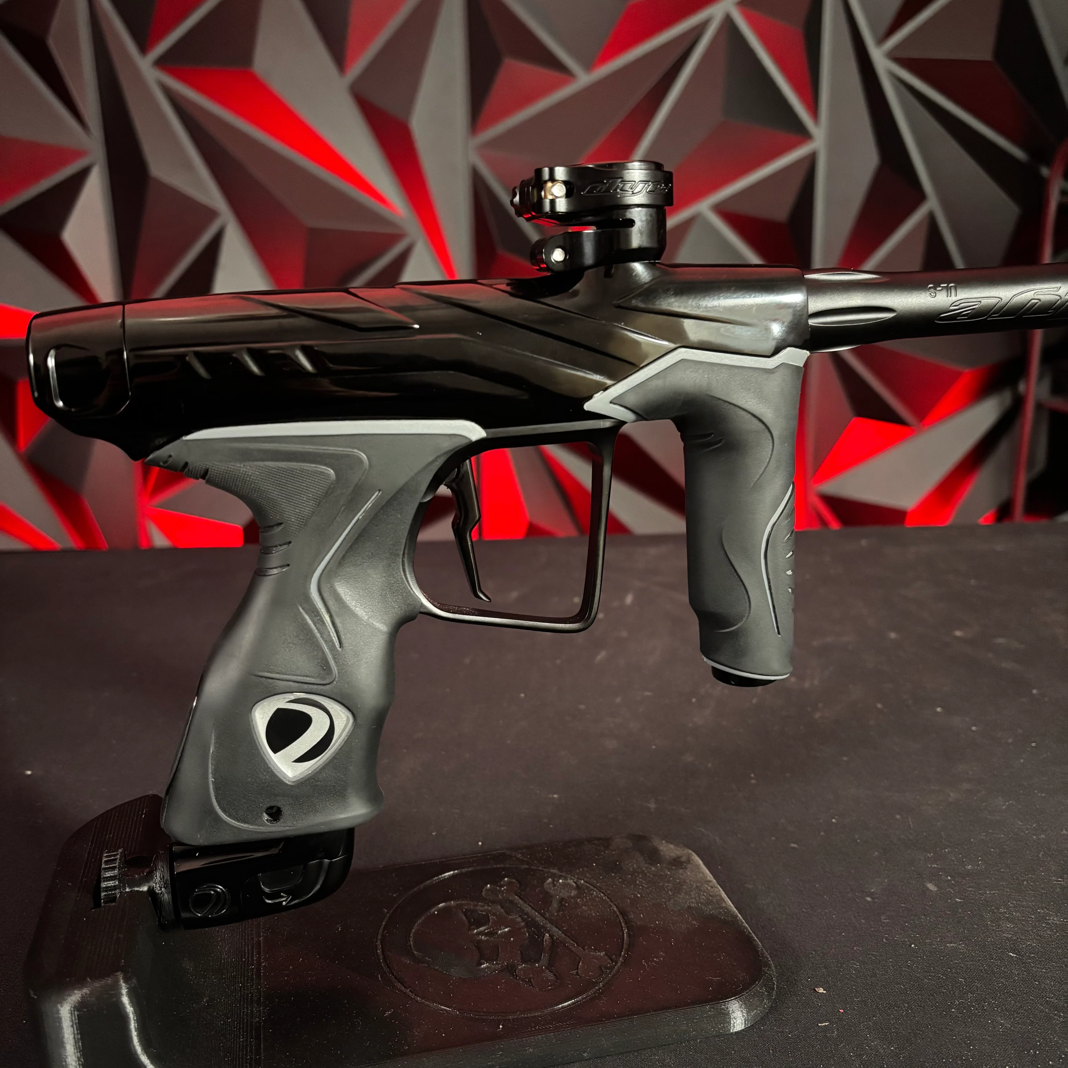 Used Dye DLS Paintball Marker - Darkness (V2 Upgrades) - Image 2