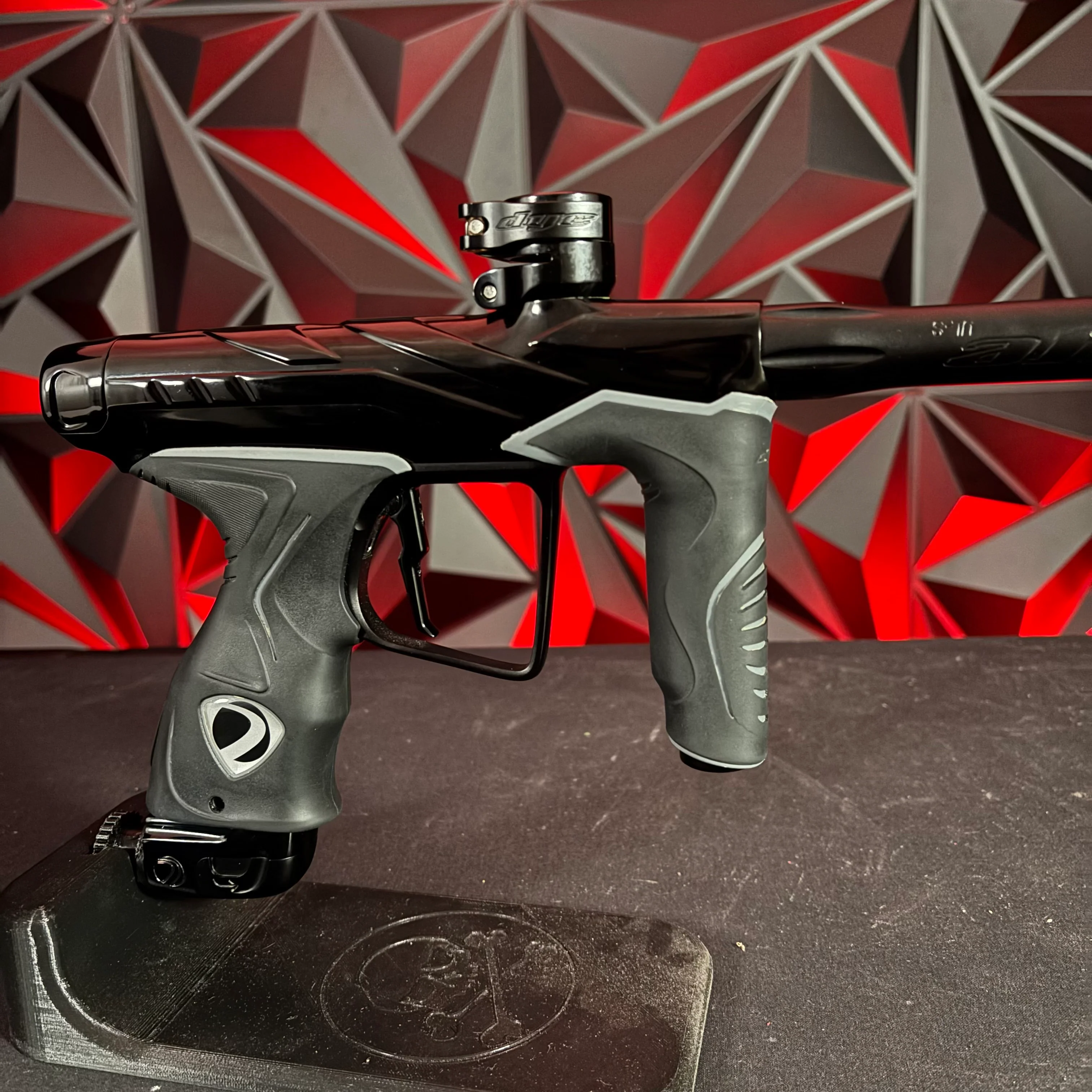 Used Dye DLS Paintball Marker - Darkness (V2 Upgrades) - Image 4