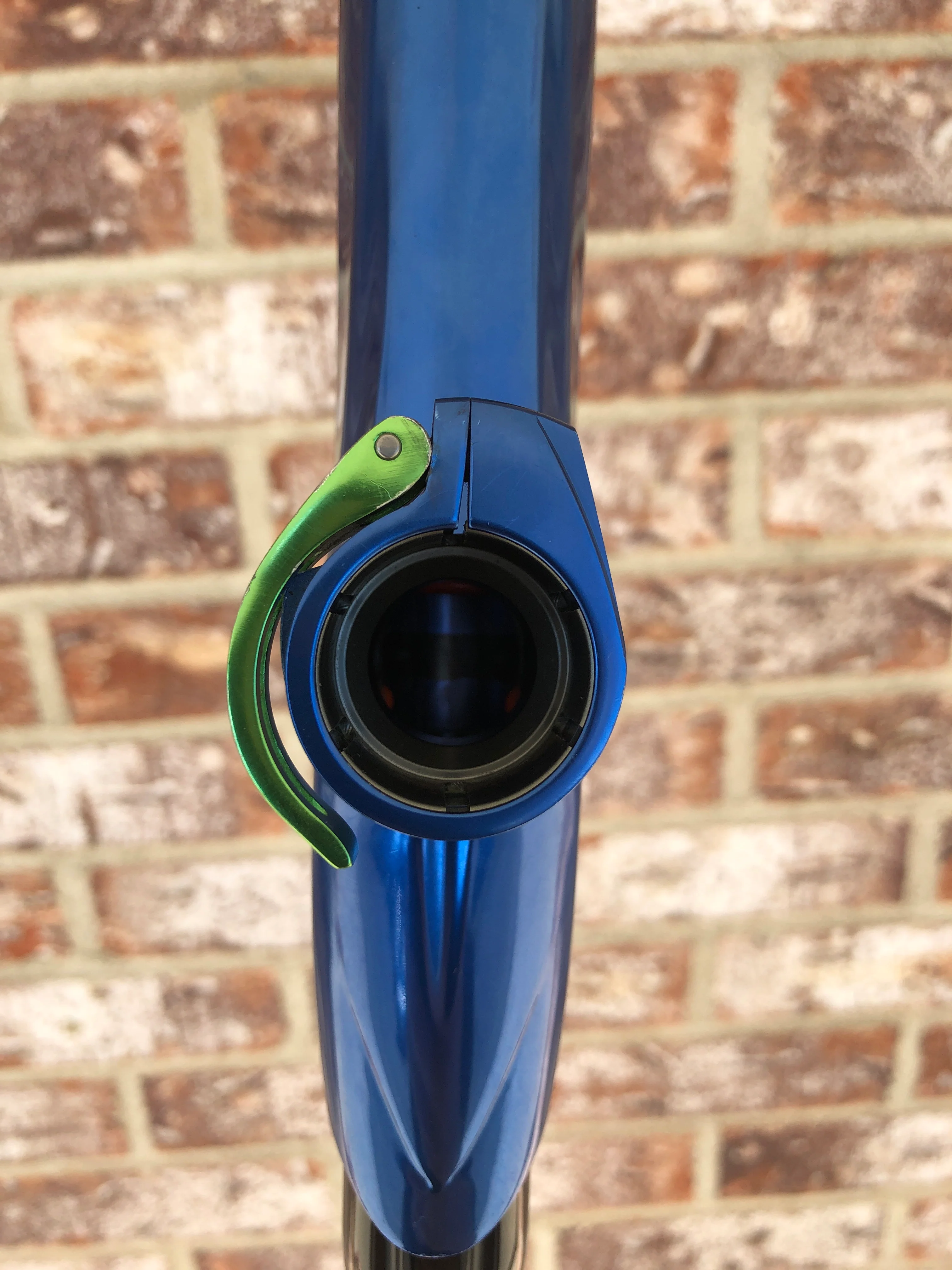 Used Dye DM14 Paintball Marker - Blue/Lime - Image 6