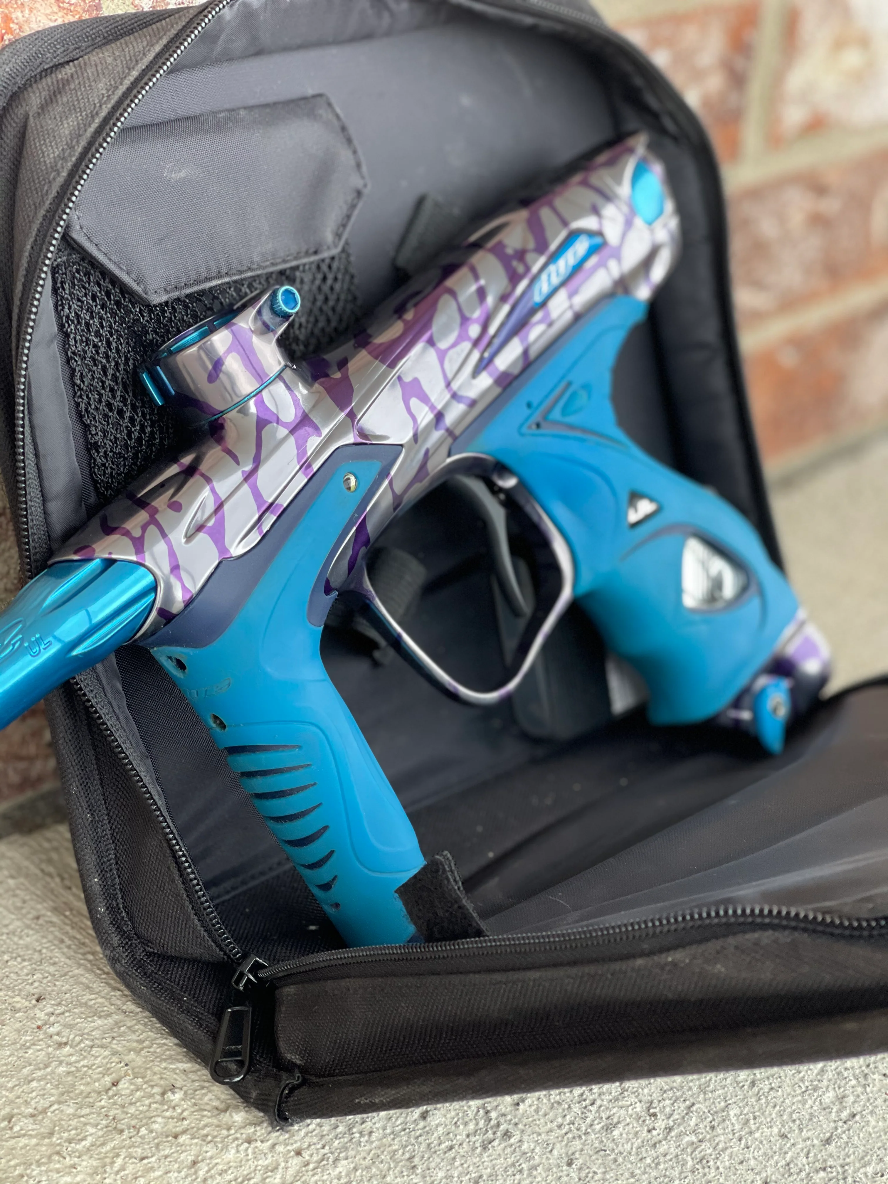 Used Dye DM15 Paintball Marker - Skinned Navy - Image 4