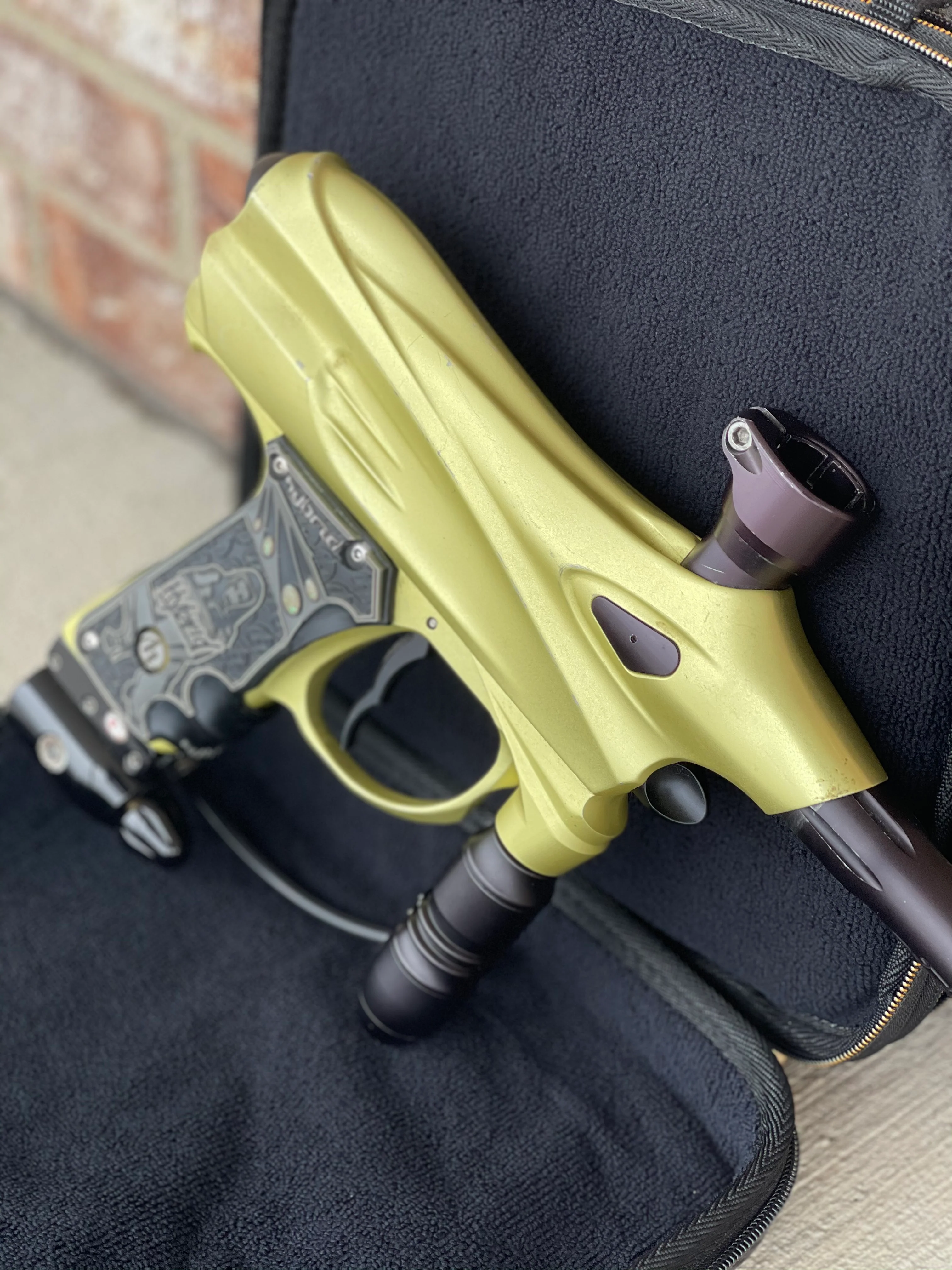Used Dye DM4 Paintball Gun - Dust Yellow/Dust Black - Image 2