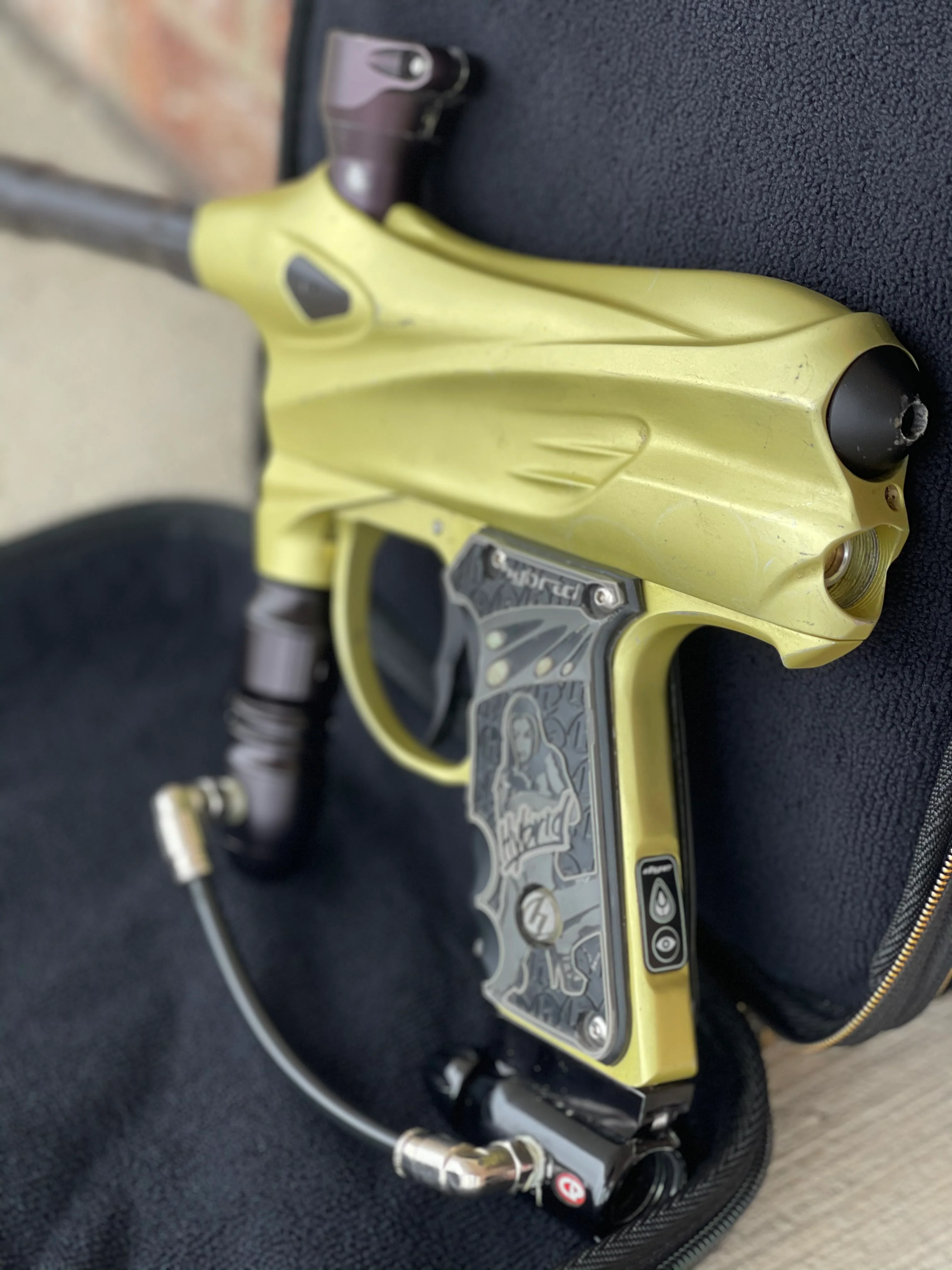 Used Dye DM4 Paintball Gun - Dust Yellow/Dust Black - Image 3