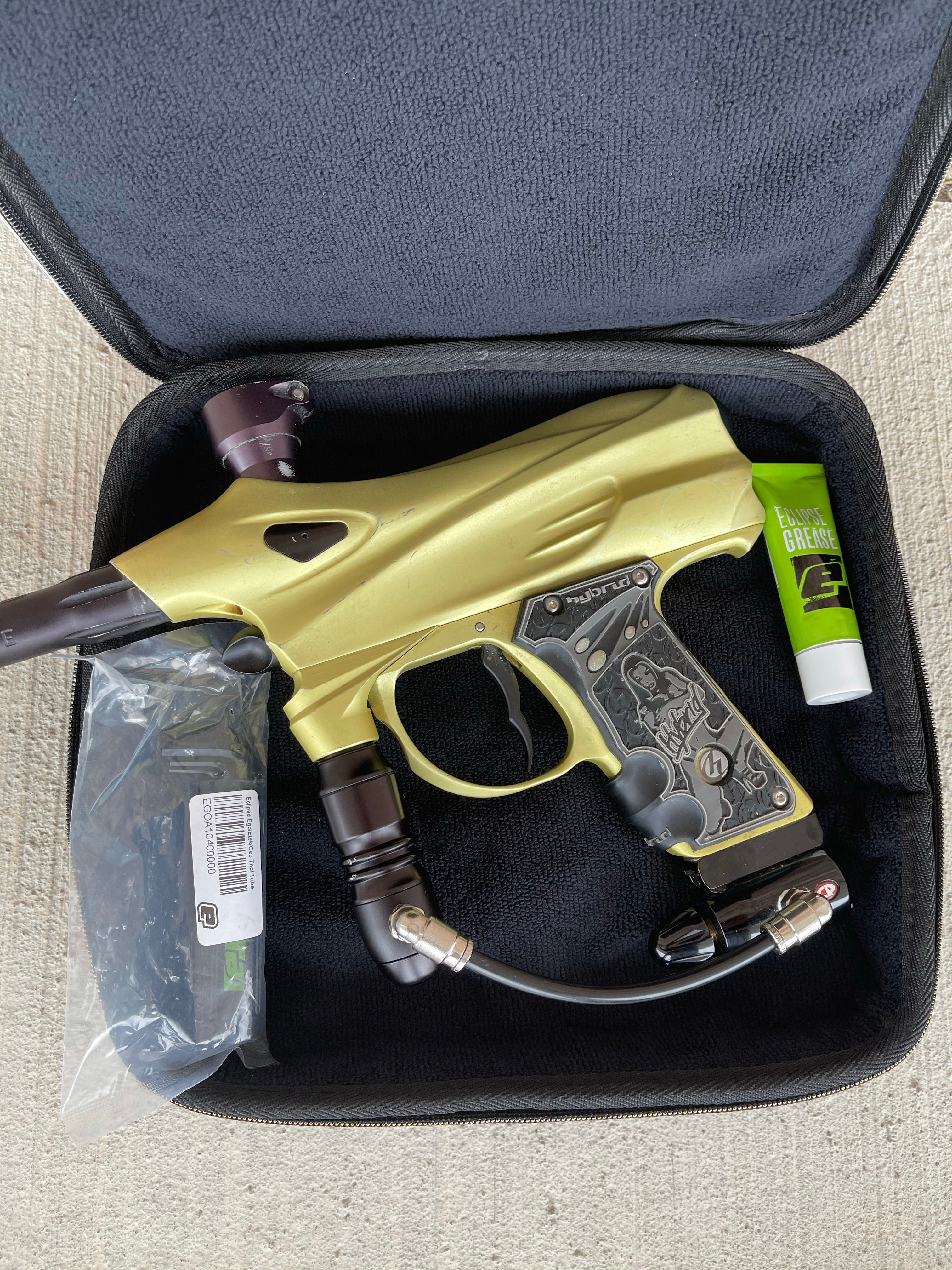 Used Dye DM4 Paintball Gun - Dust Yellow/Dust Black - Image 5