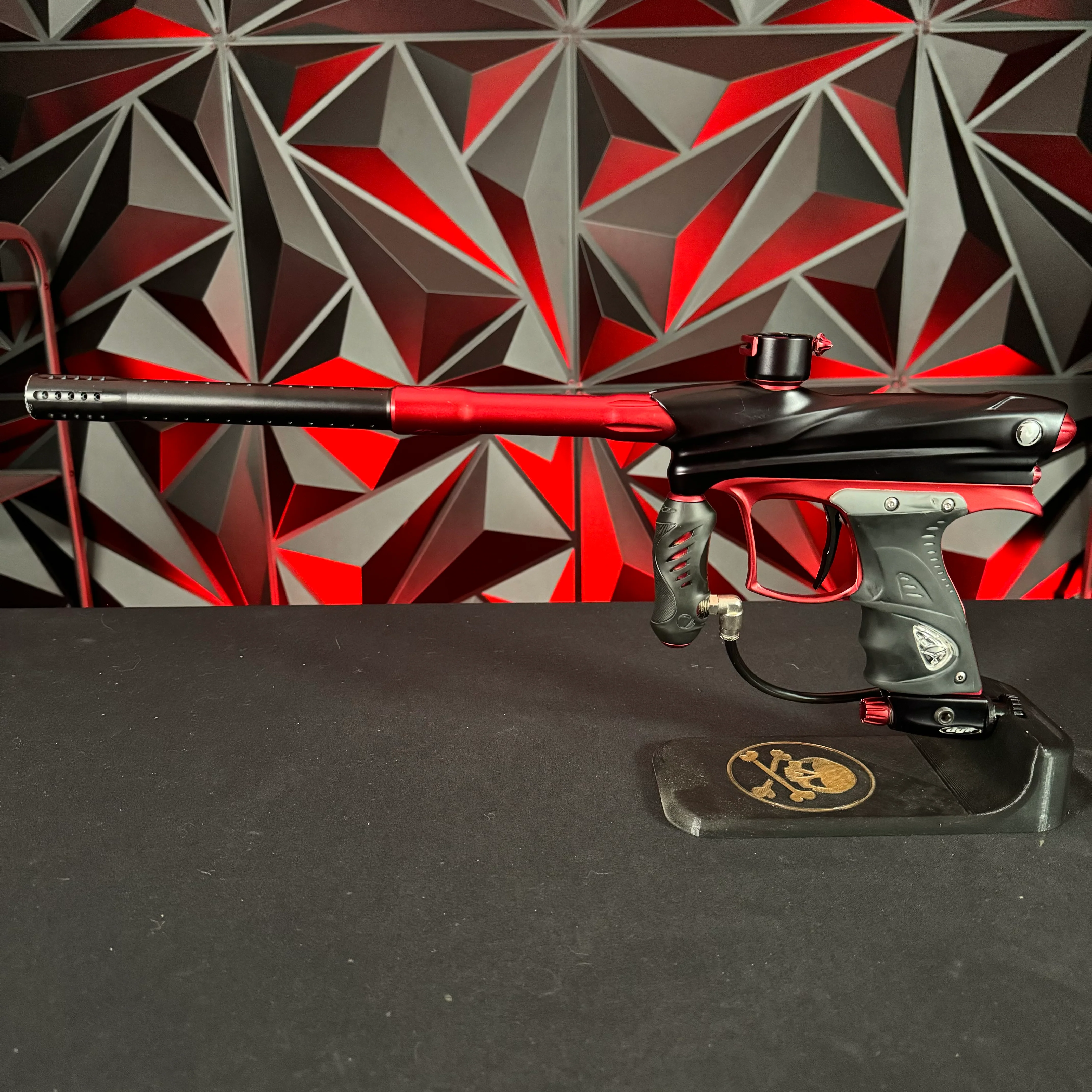 Used Dye DM9 Paintball Gun - Black/Red - Image 6