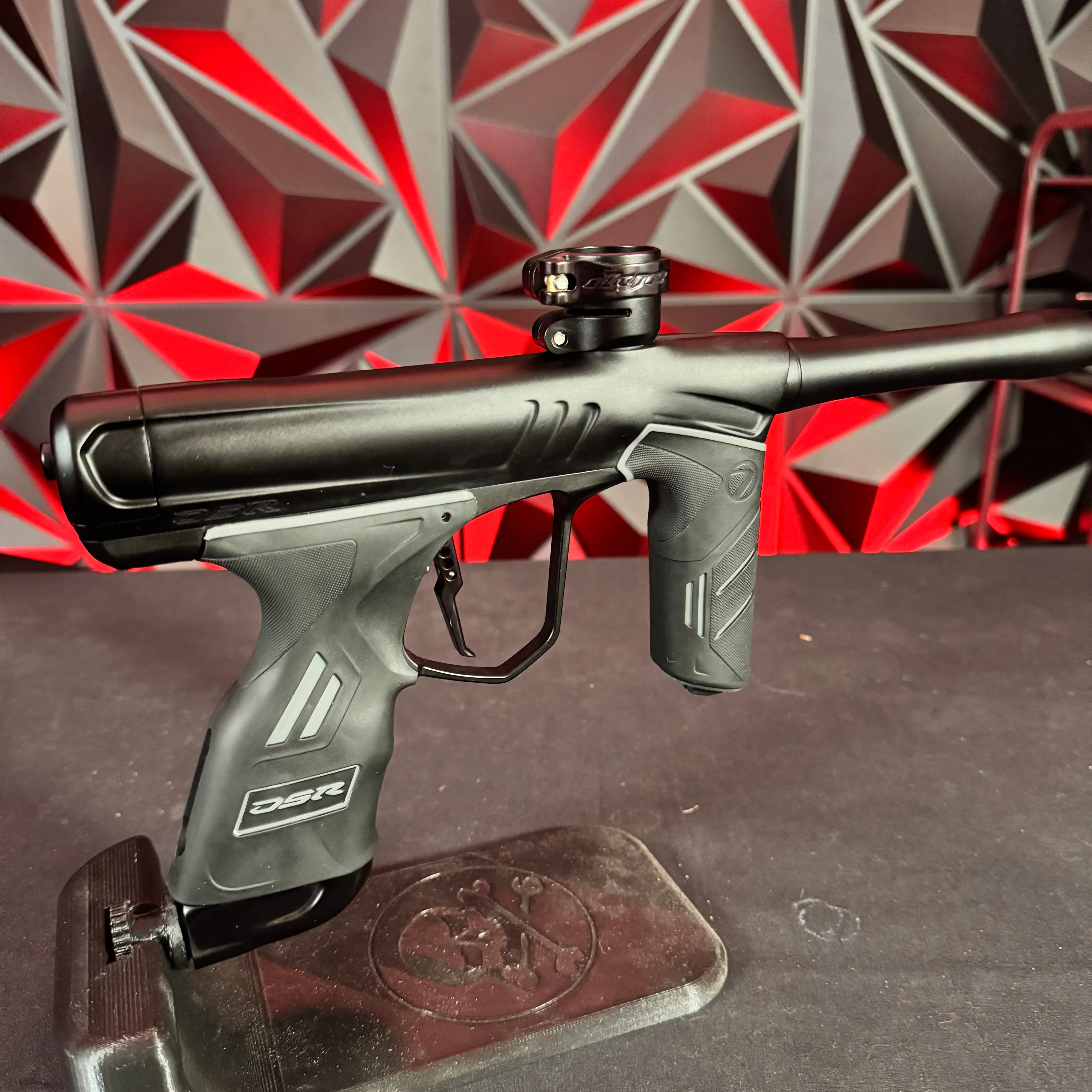 Used Dye DSR+ Paintball Gun - Black w/IM Pro Kit - Image 2