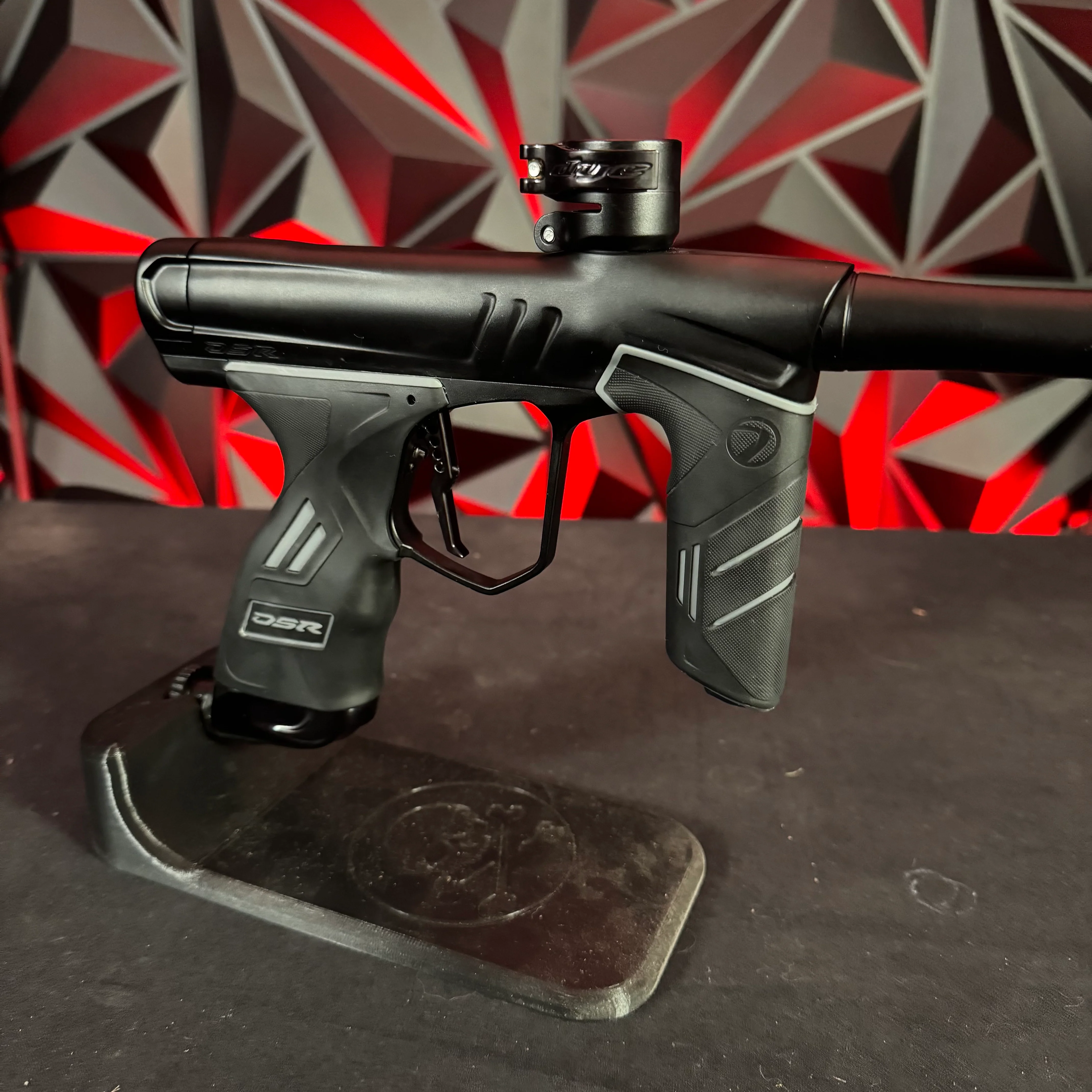 Used Dye DSR+ Paintball Gun - Black w/IM Pro Kit - Image 4