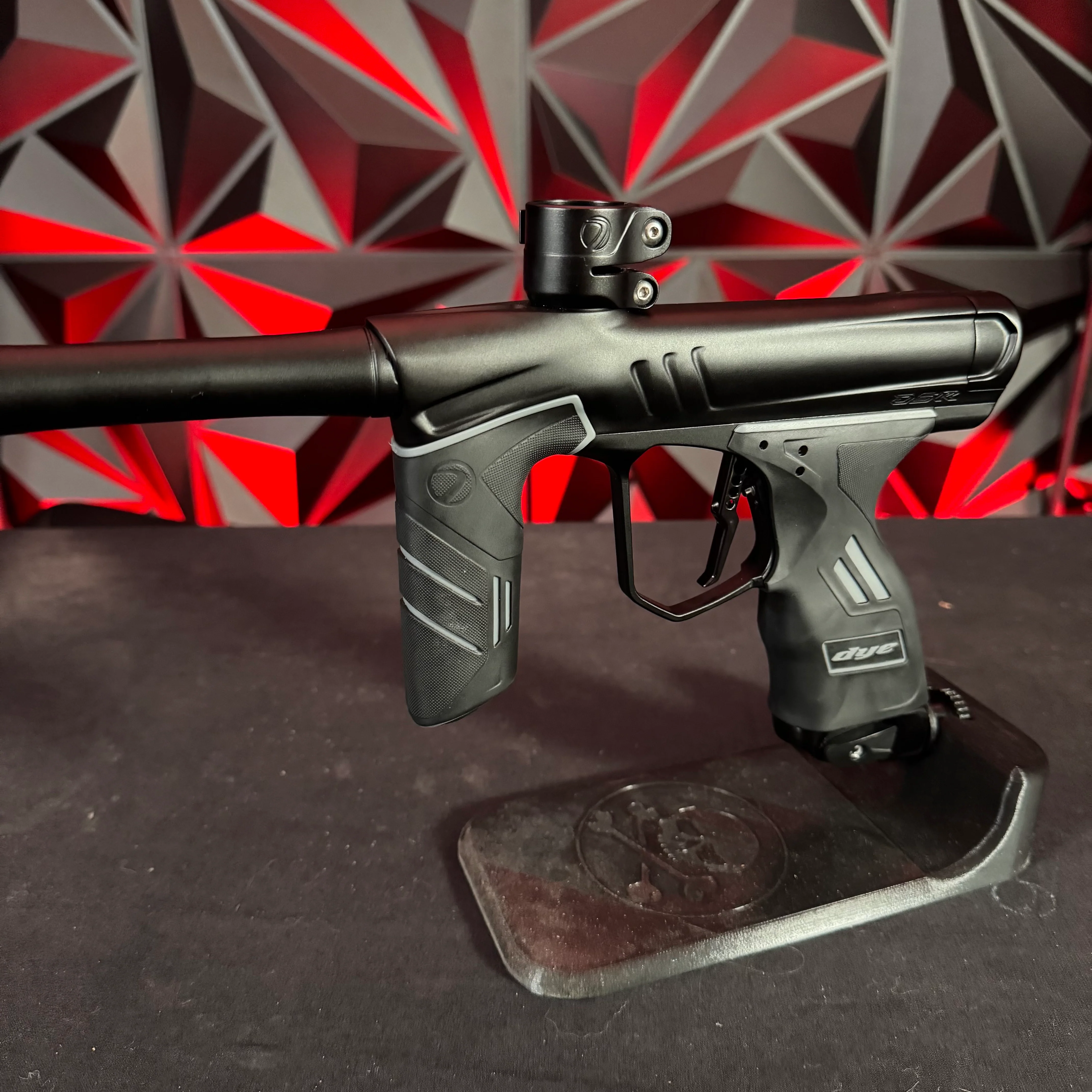 Used Dye DSR+ Paintball Gun - Black w/IM Pro Kit - Image 5
