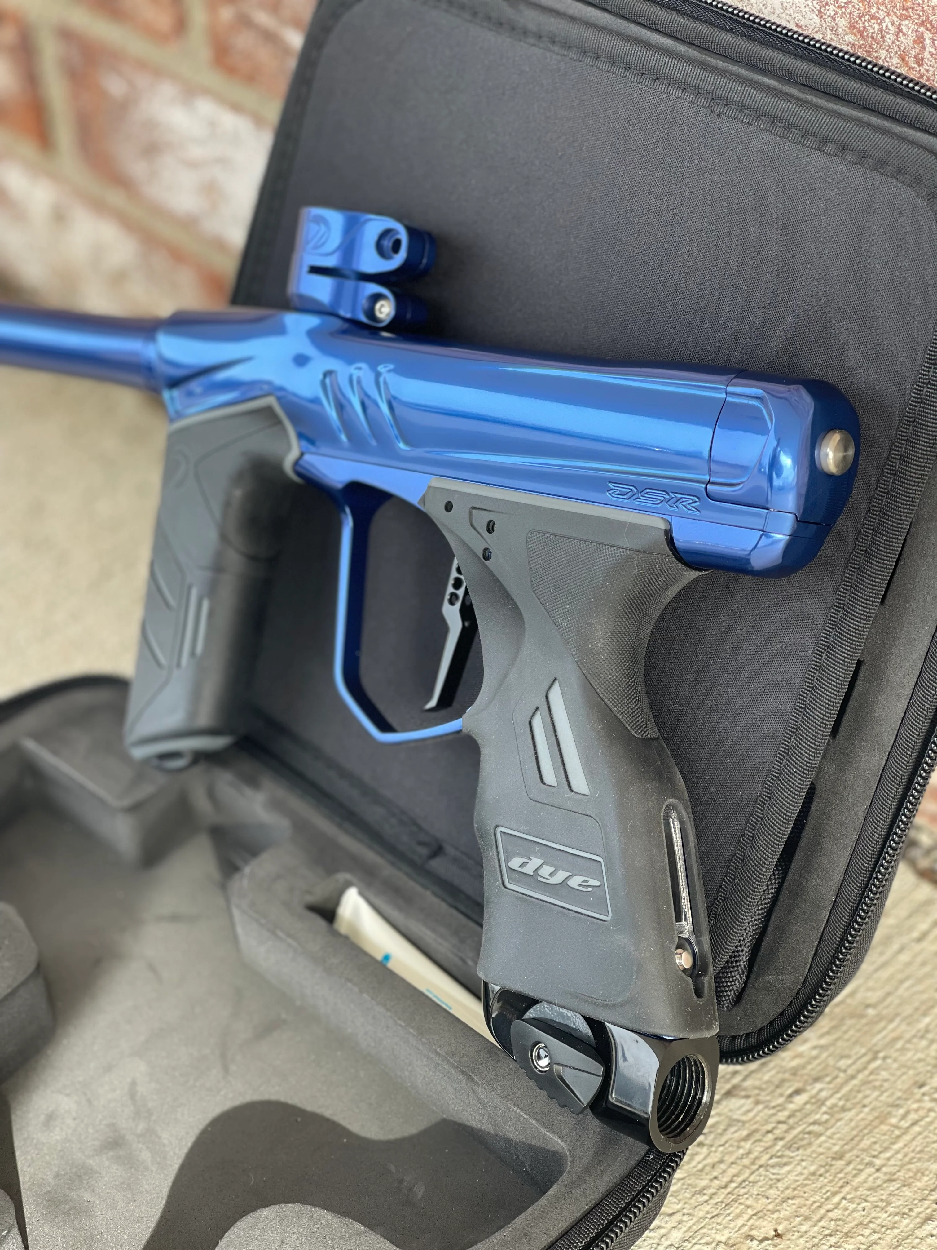 Used Dye DSR+ Paintball Gun - Black Waters (Polished Blue/Polished Black - Image 3