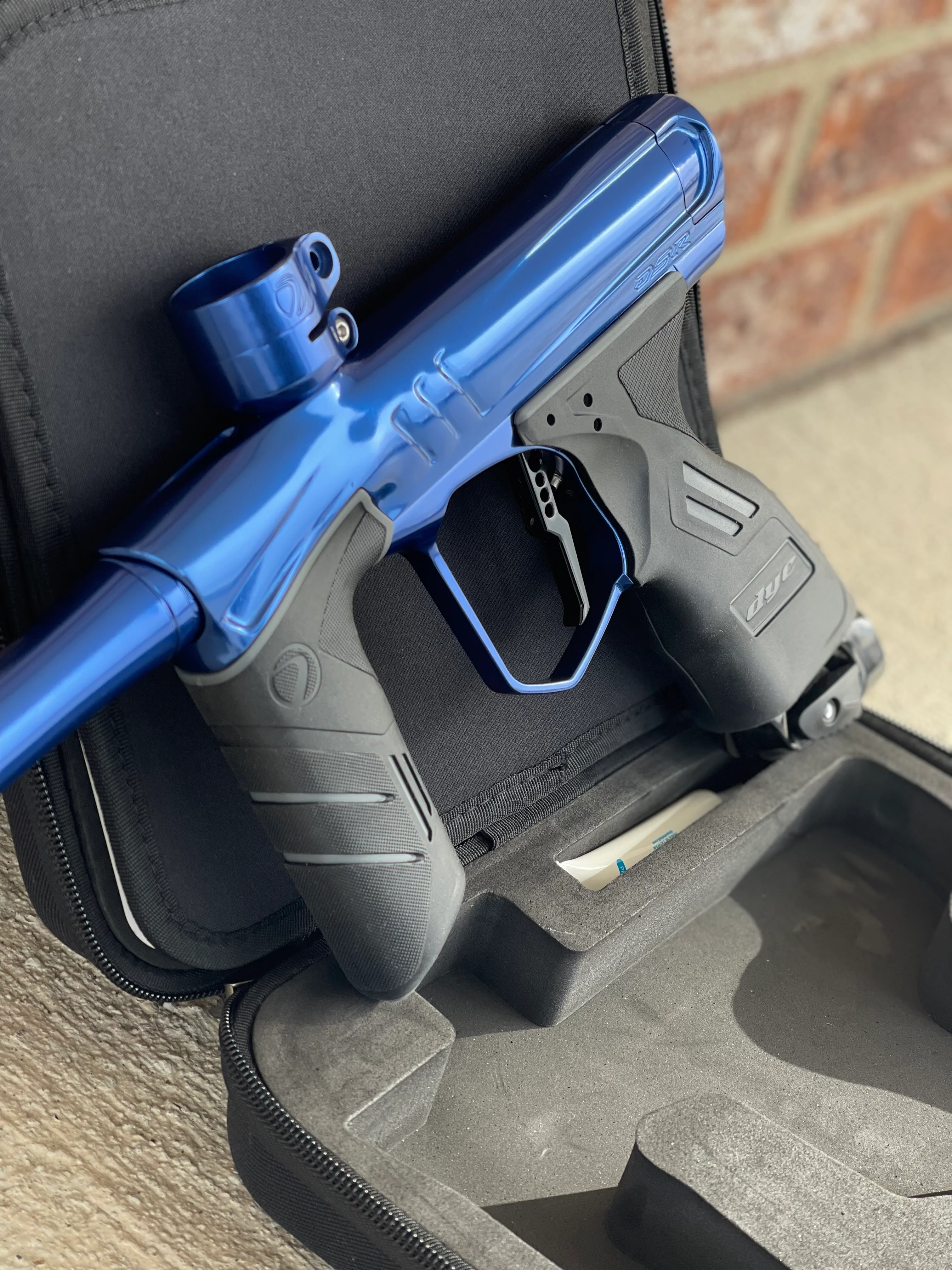 Used Dye DSR+ Paintball Gun - Black Waters (Polished Blue/Polished Black - Image 4