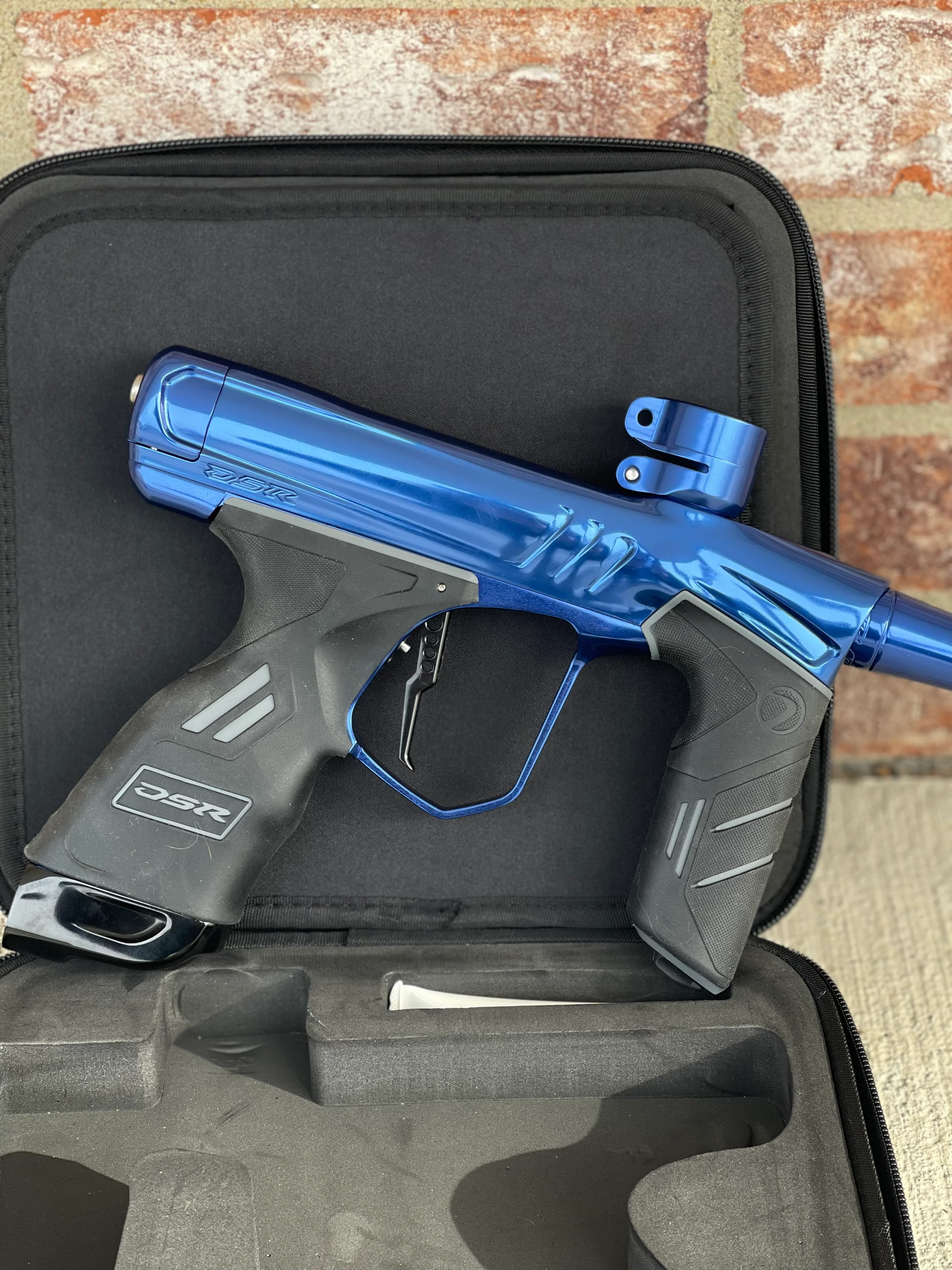 Used Dye DSR+ Paintball Gun - Black Waters (Polished Blue/Polished Black - Image 5