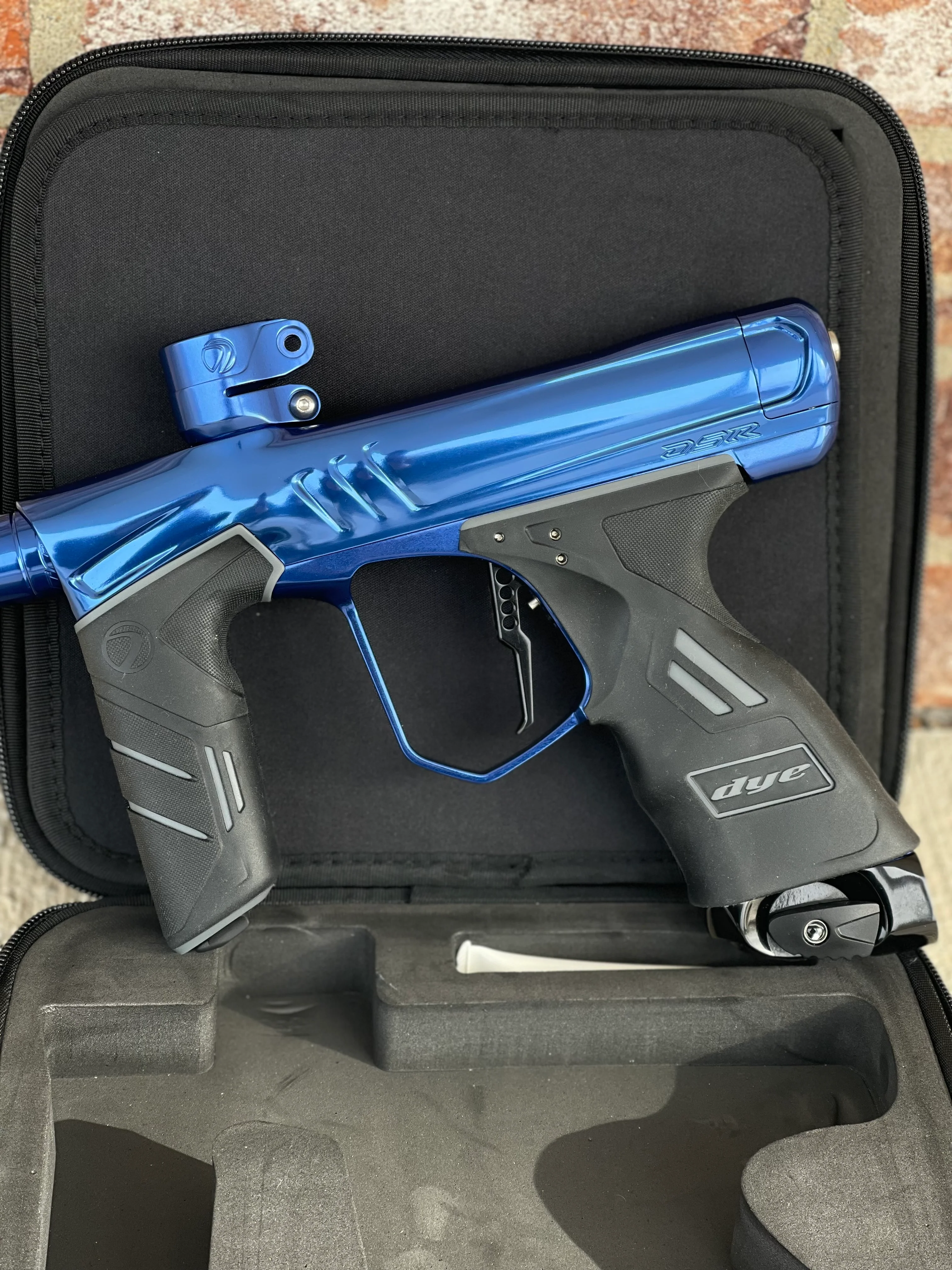 Used Dye DSR+ Paintball Gun - Black Waters (Polished Blue/Polished Black - Image 6