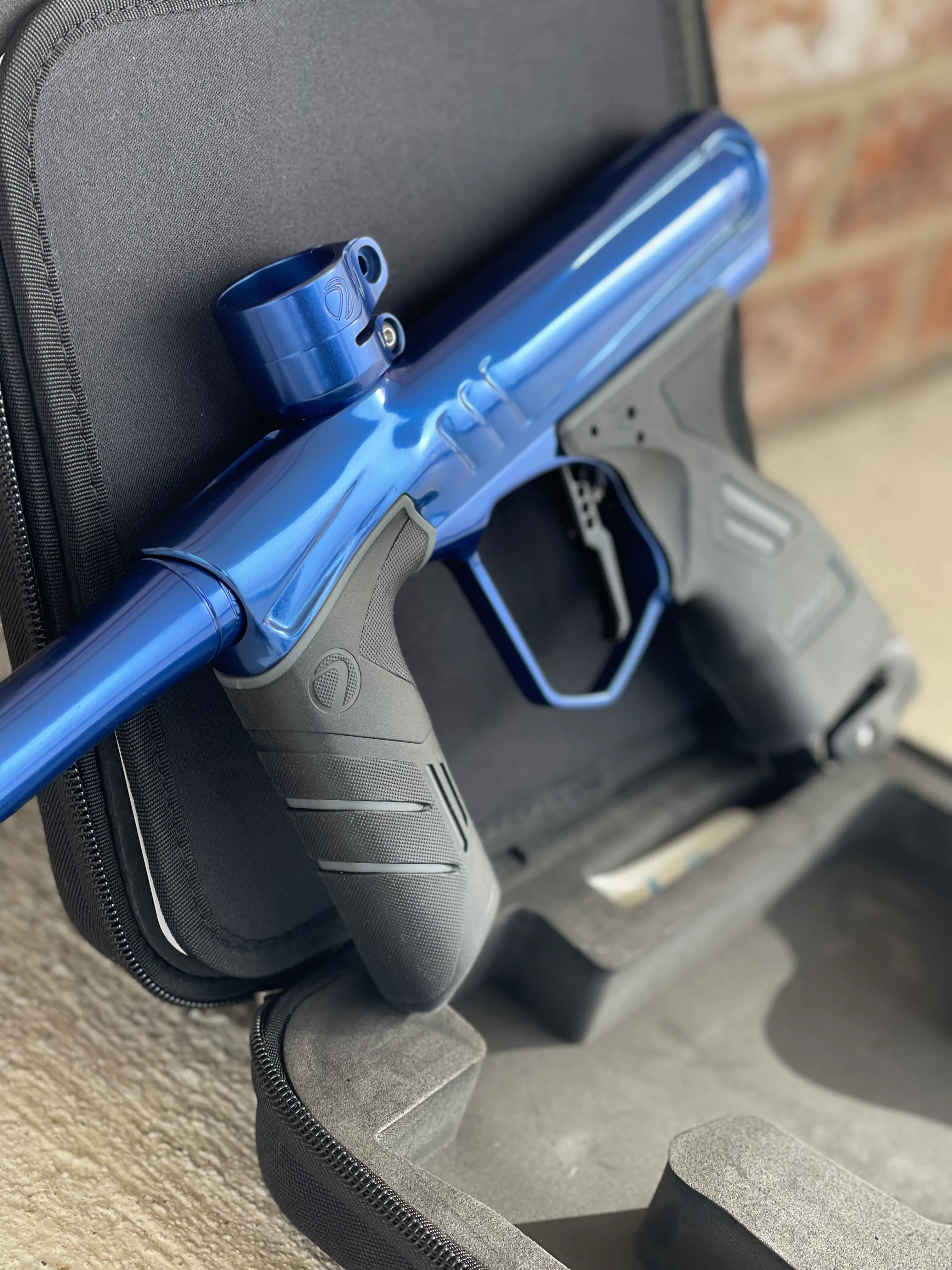 Used Dye DSR+ Paintball Gun - Black Waters (Polished Blue/Polished Black - Image 8