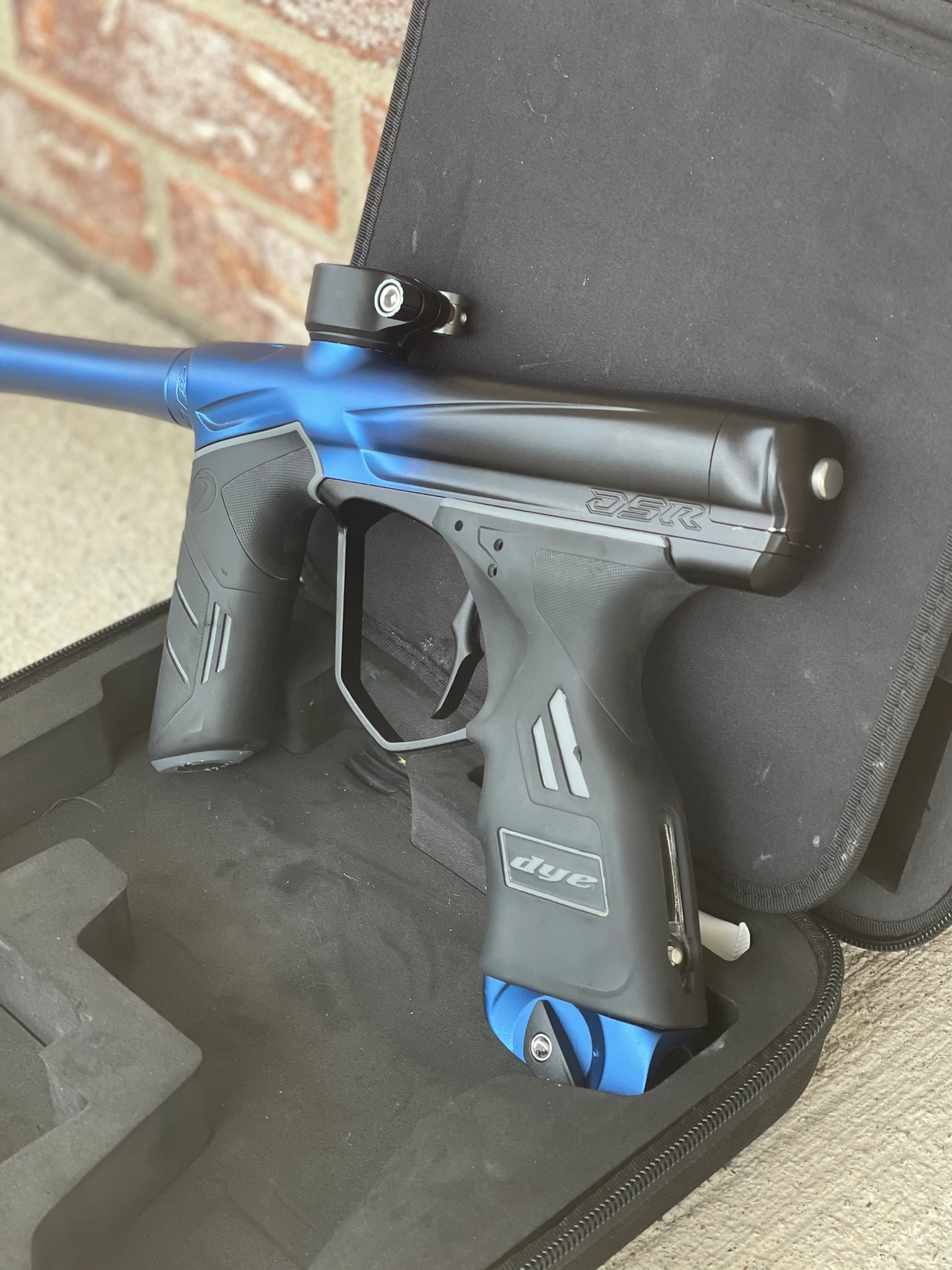 Used Dye DSR Paintball Gun - Black Waters - Image 2