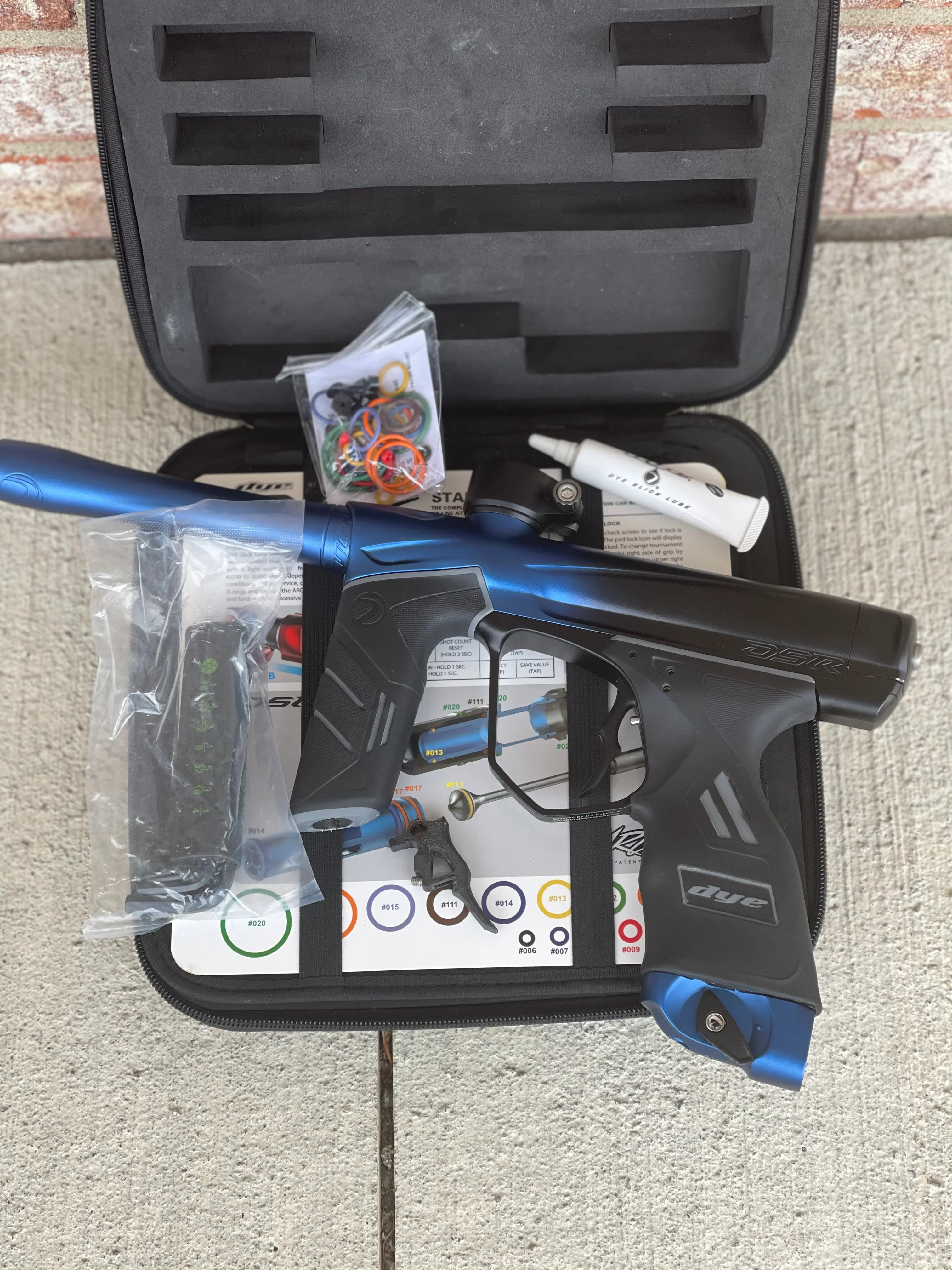 Used Dye DSR Paintball Gun - Black Waters - Image 8