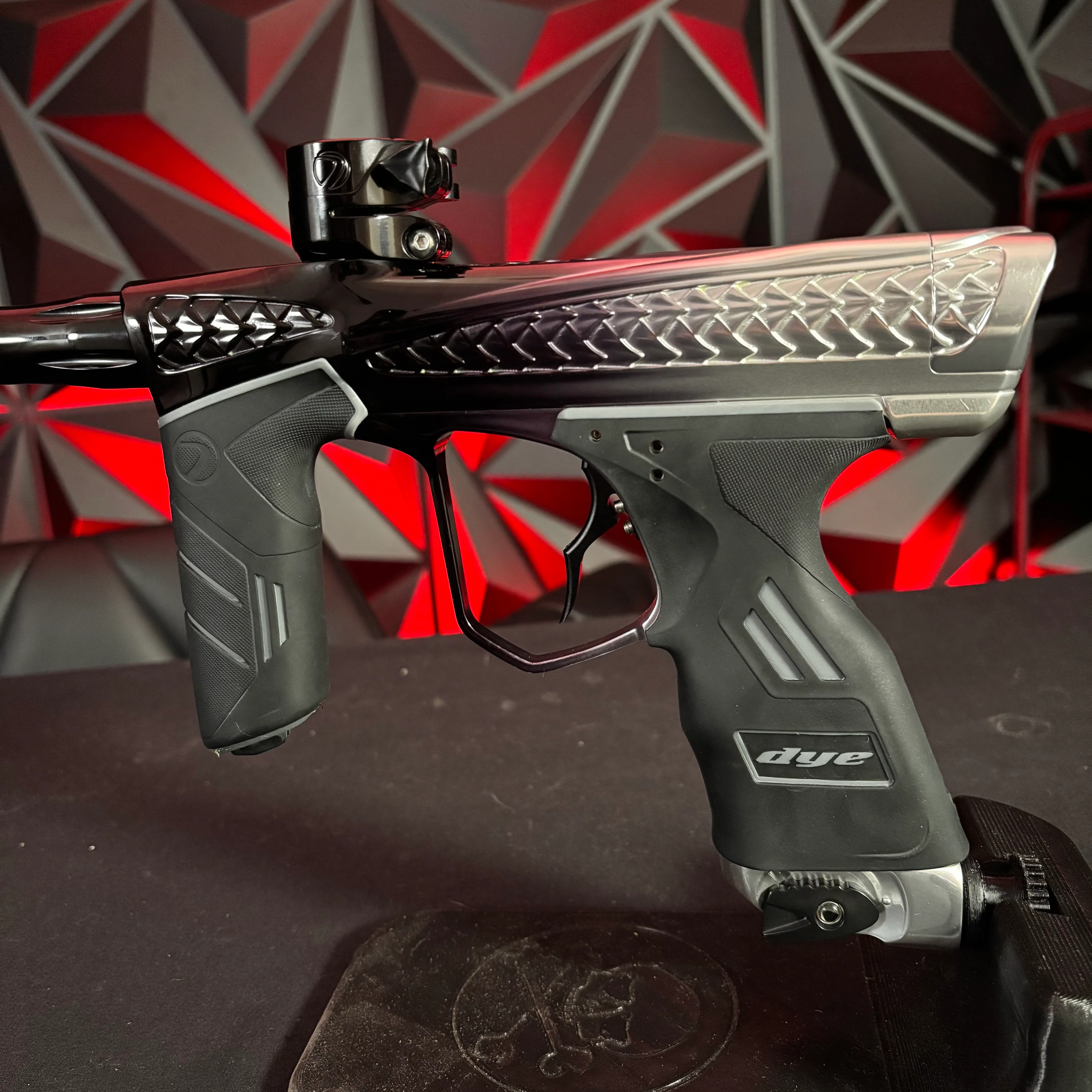 Used Dye DSR+ Paintball Gun - Free Flow Trix (Silver Black Fade) #6 of 230 - Image 4