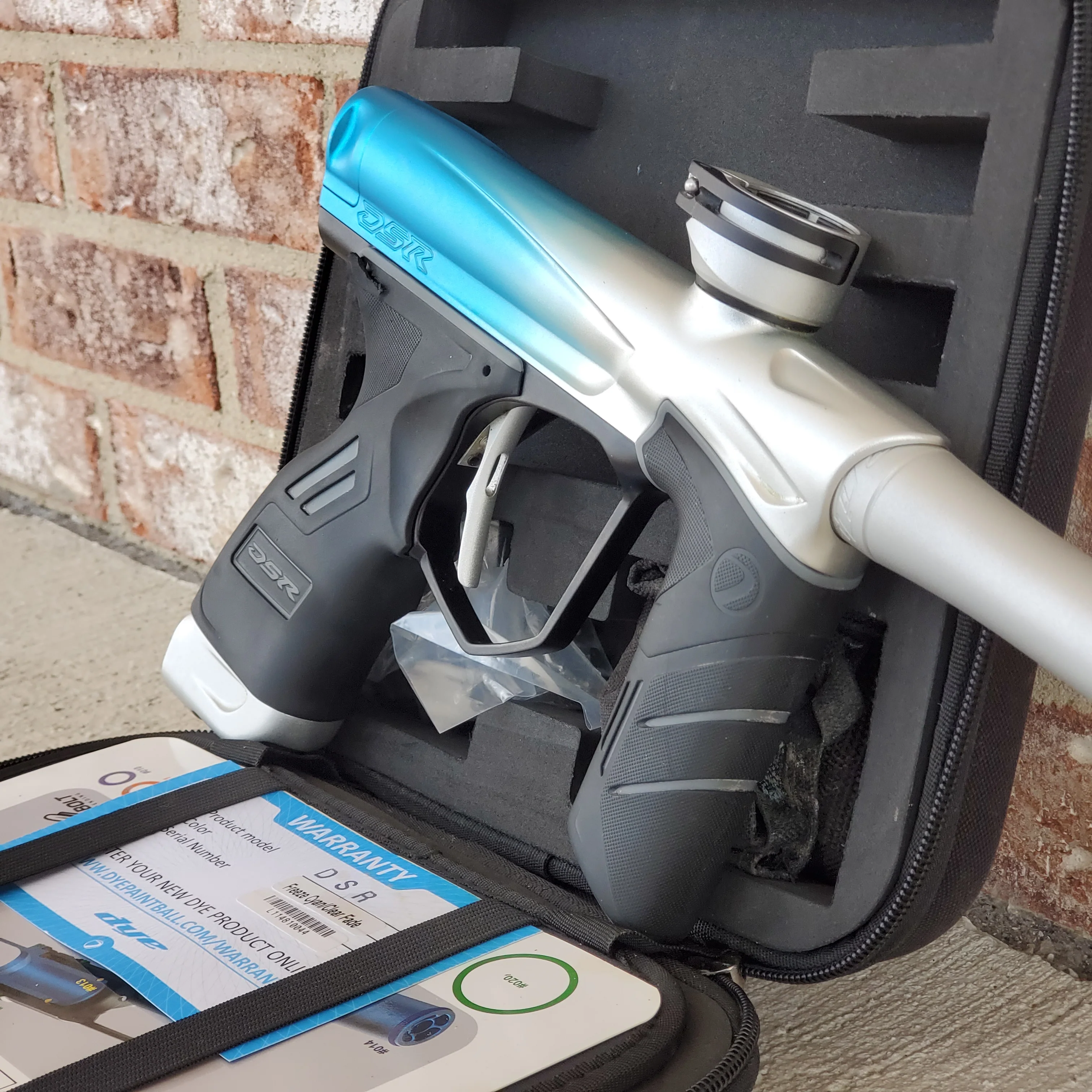 Used Dye DSR Paintball Gun - Freeze Fade - Image 2