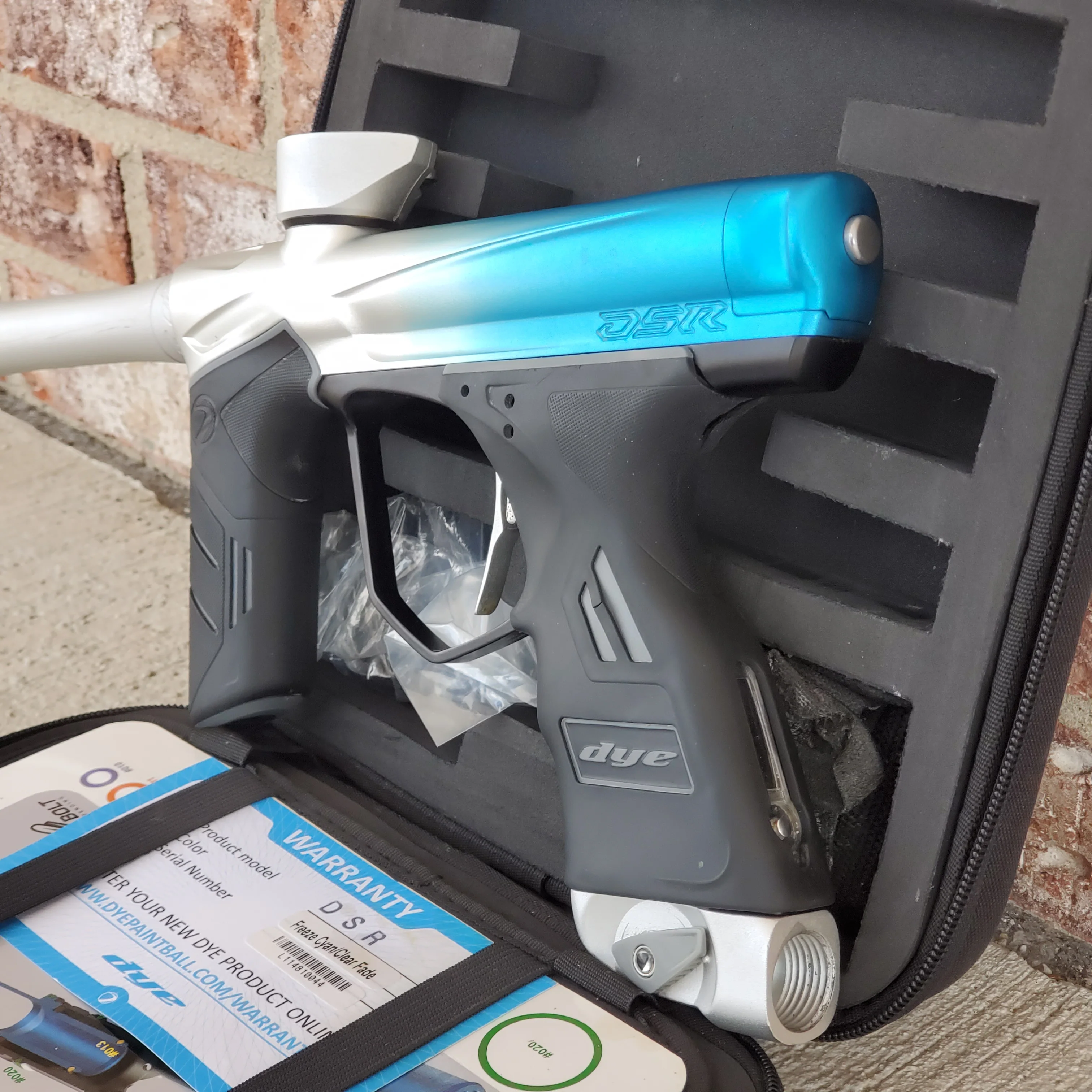 Used Dye DSR Paintball Gun - Freeze Fade - Image 3
