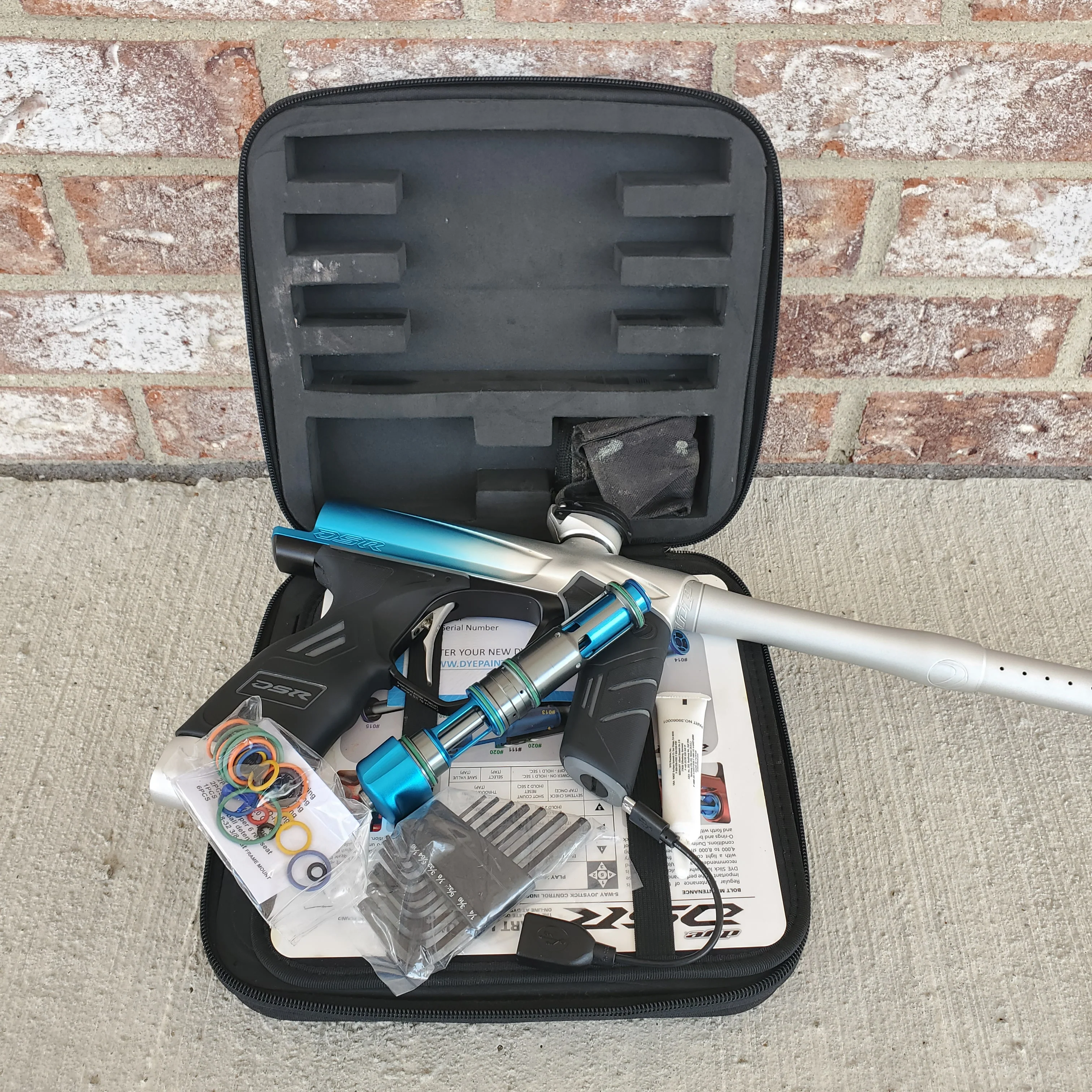 Used Dye DSR Paintball Gun - Freeze Fade - Image 7
