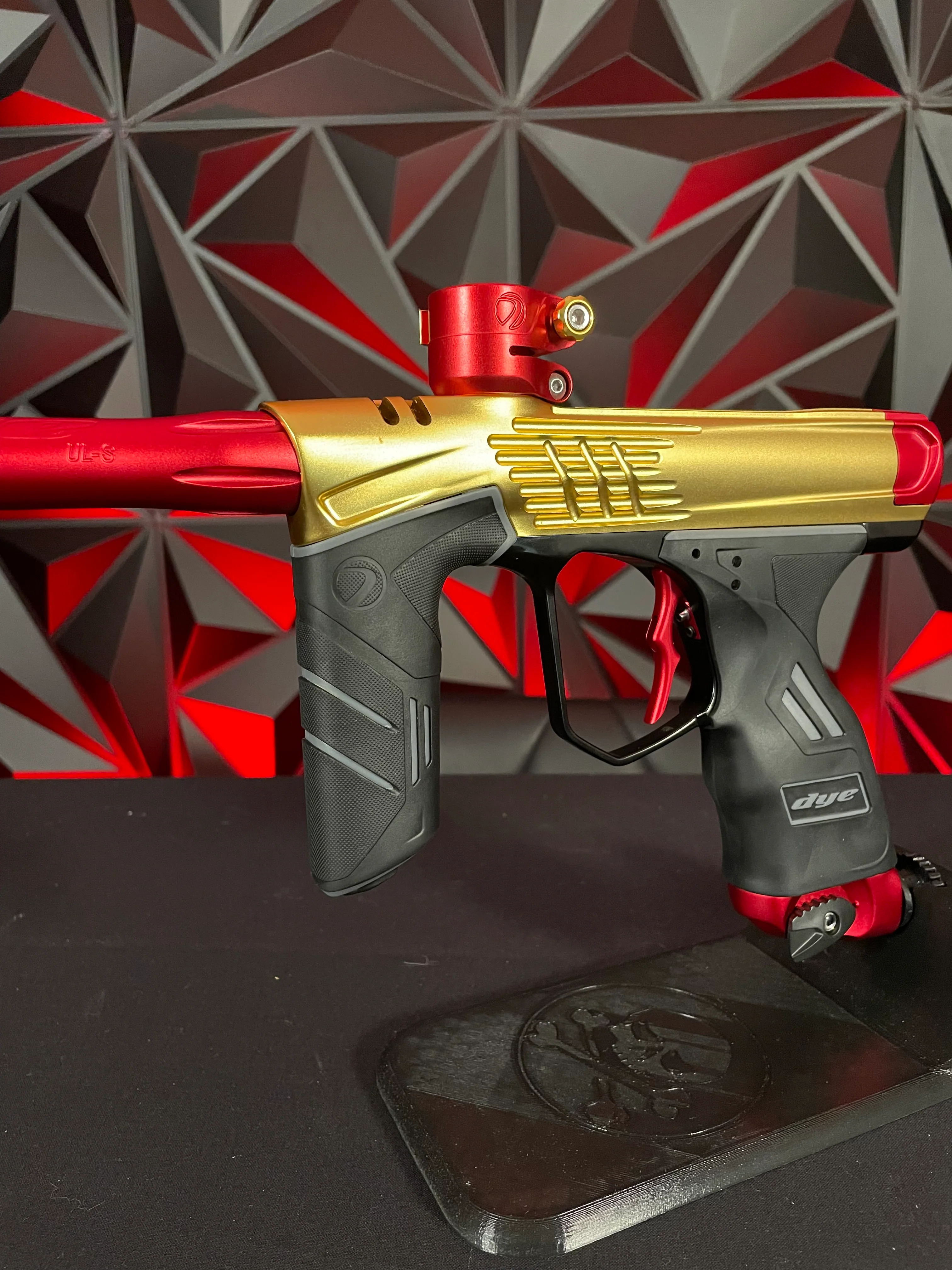 Used Dye DSR+ Paintball Gun - ICON Edition Gold/Red w/ IM Pro Kit - Image 4
