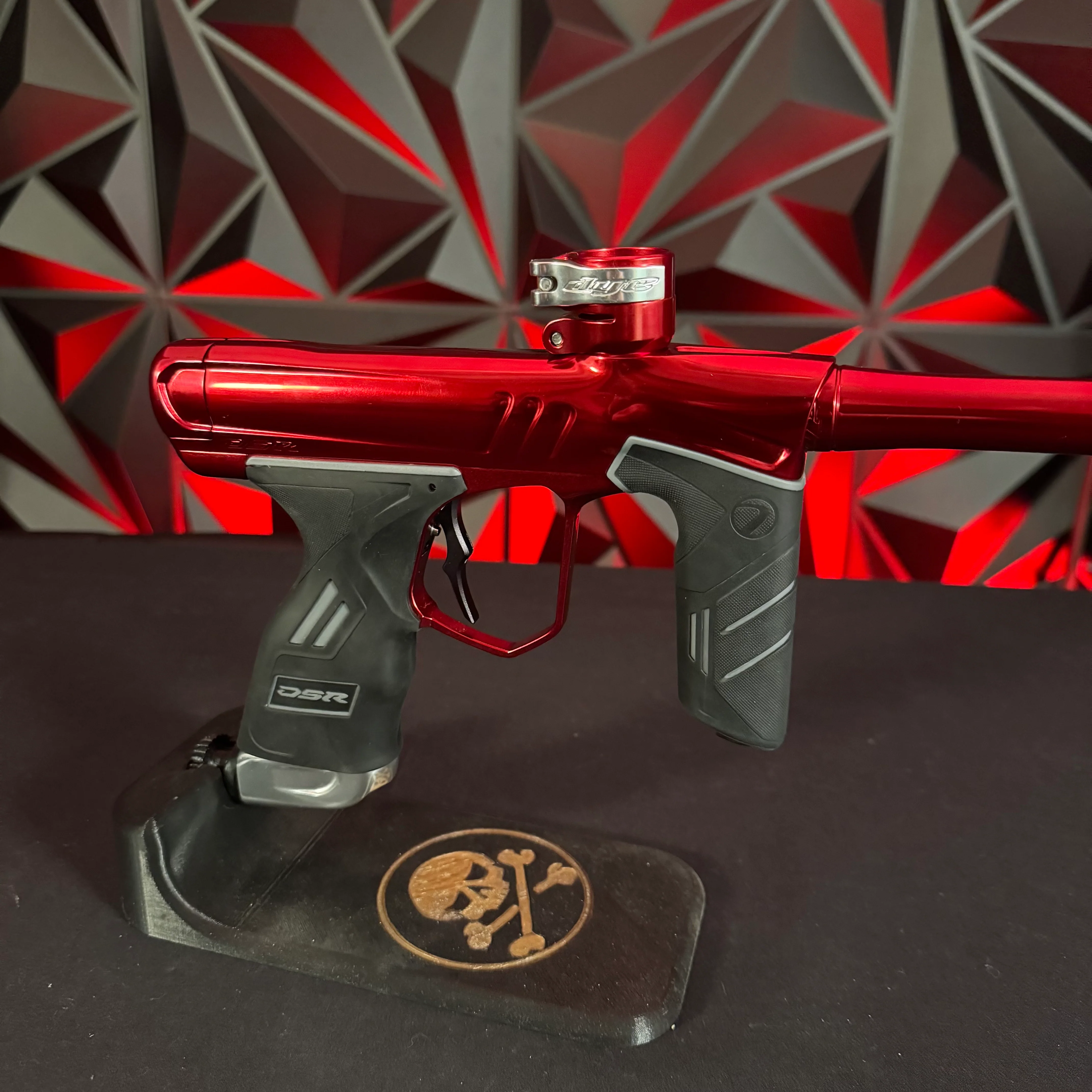 Used Dye DSR+ Paintball Gun - Lava w/ Ironman Pro Kit - Image 4