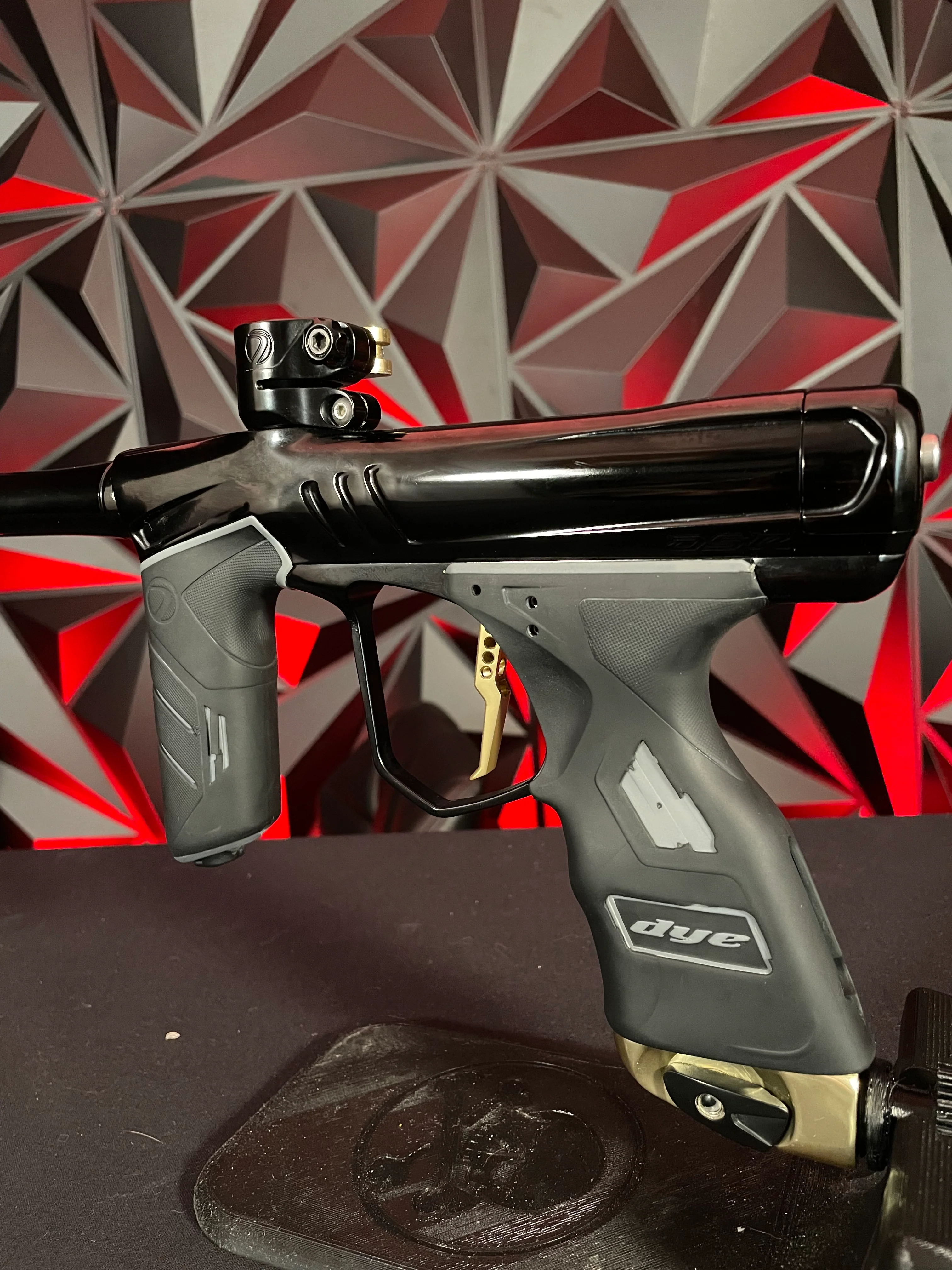 Used Dye DSR+ Paintball Gun - Onyx Gold - Image 2