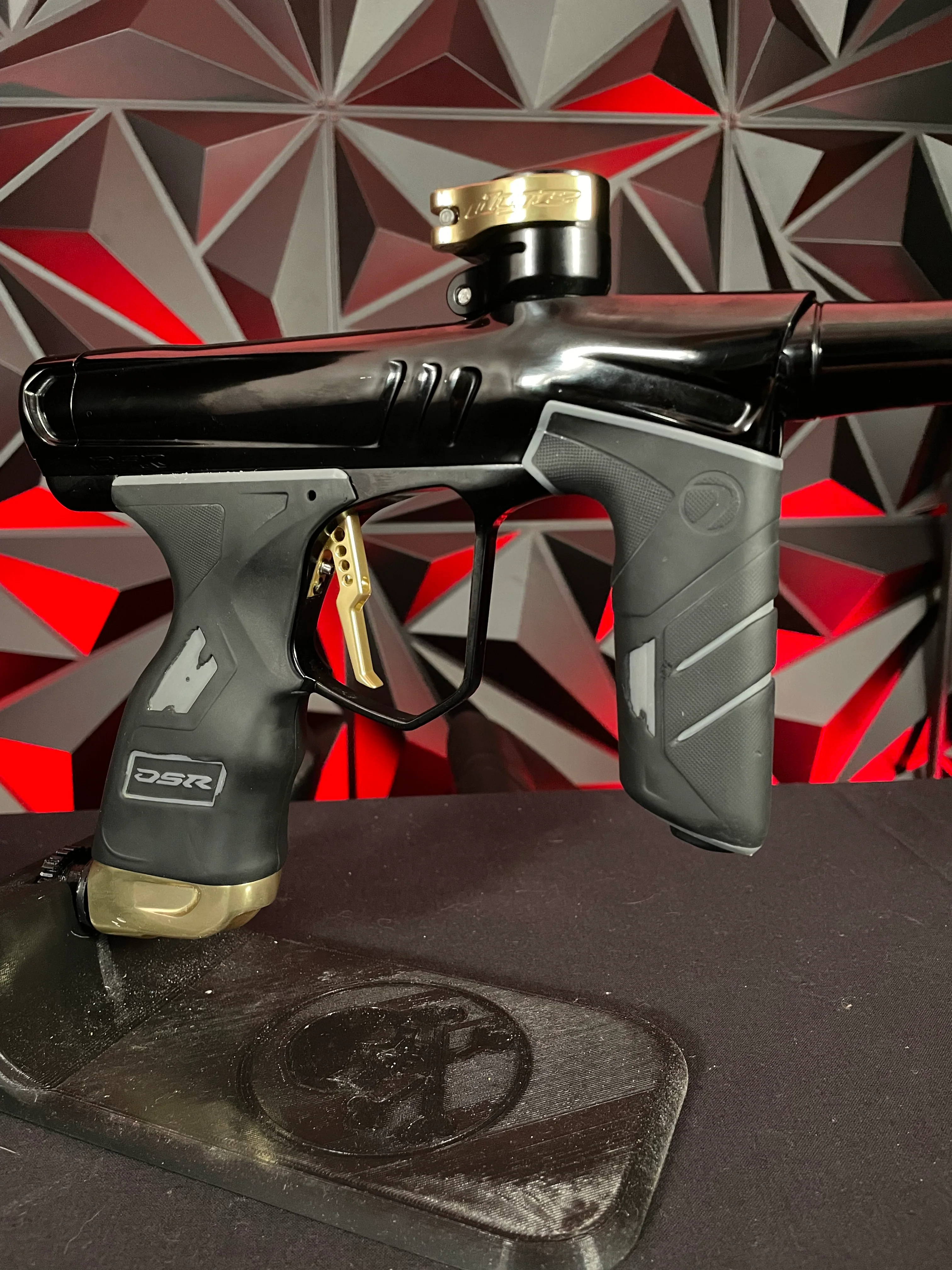 Used Dye DSR+ Paintball Gun - Onyx Gold - Image 3