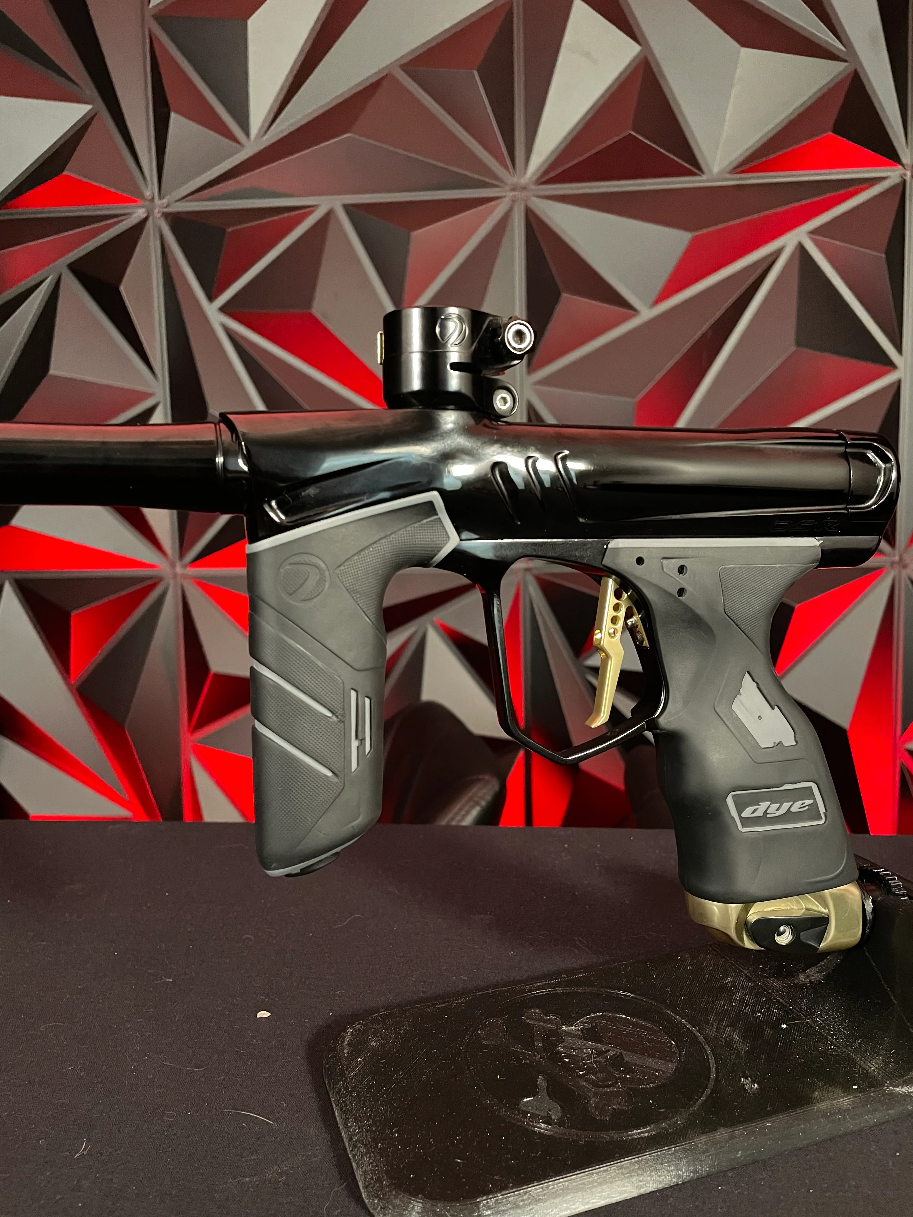 Used Dye DSR+ Paintball Gun - Onyx Gold - Image 4