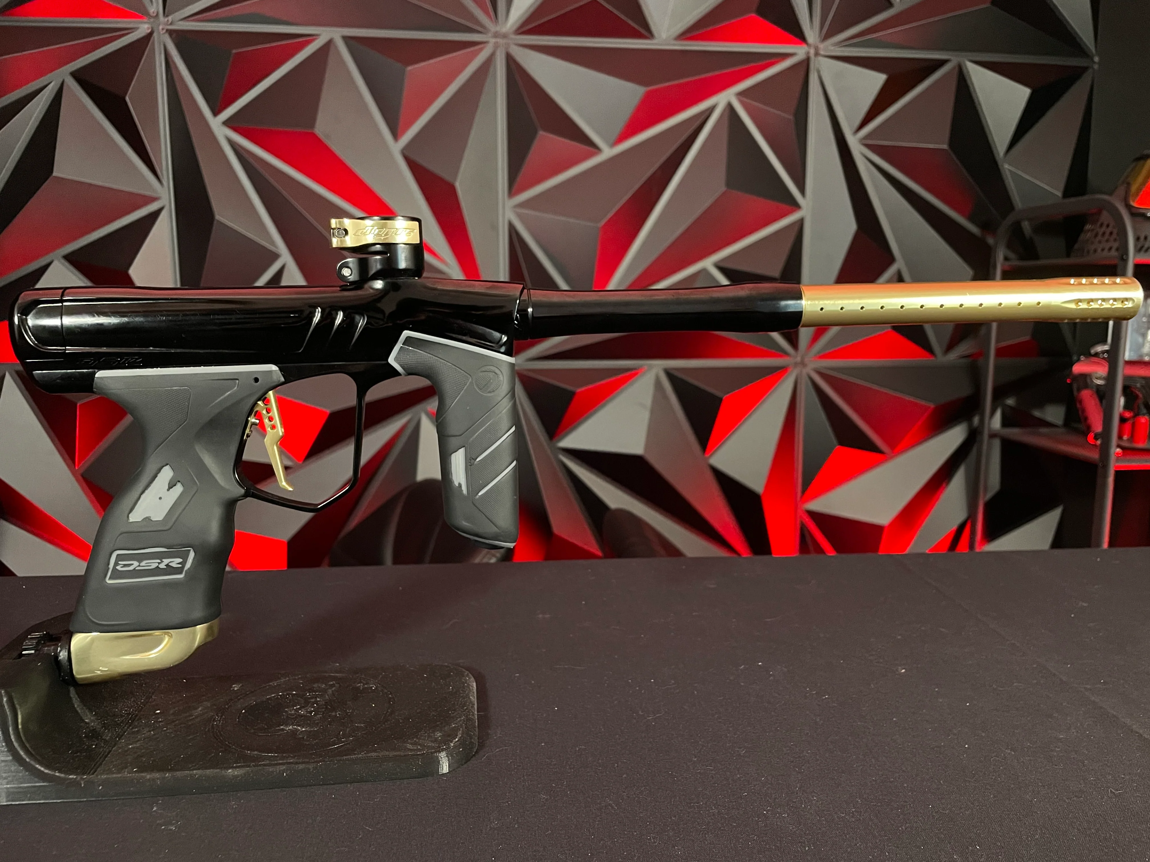 Used Dye DSR+ Paintball Gun - Onyx Gold - Image 5