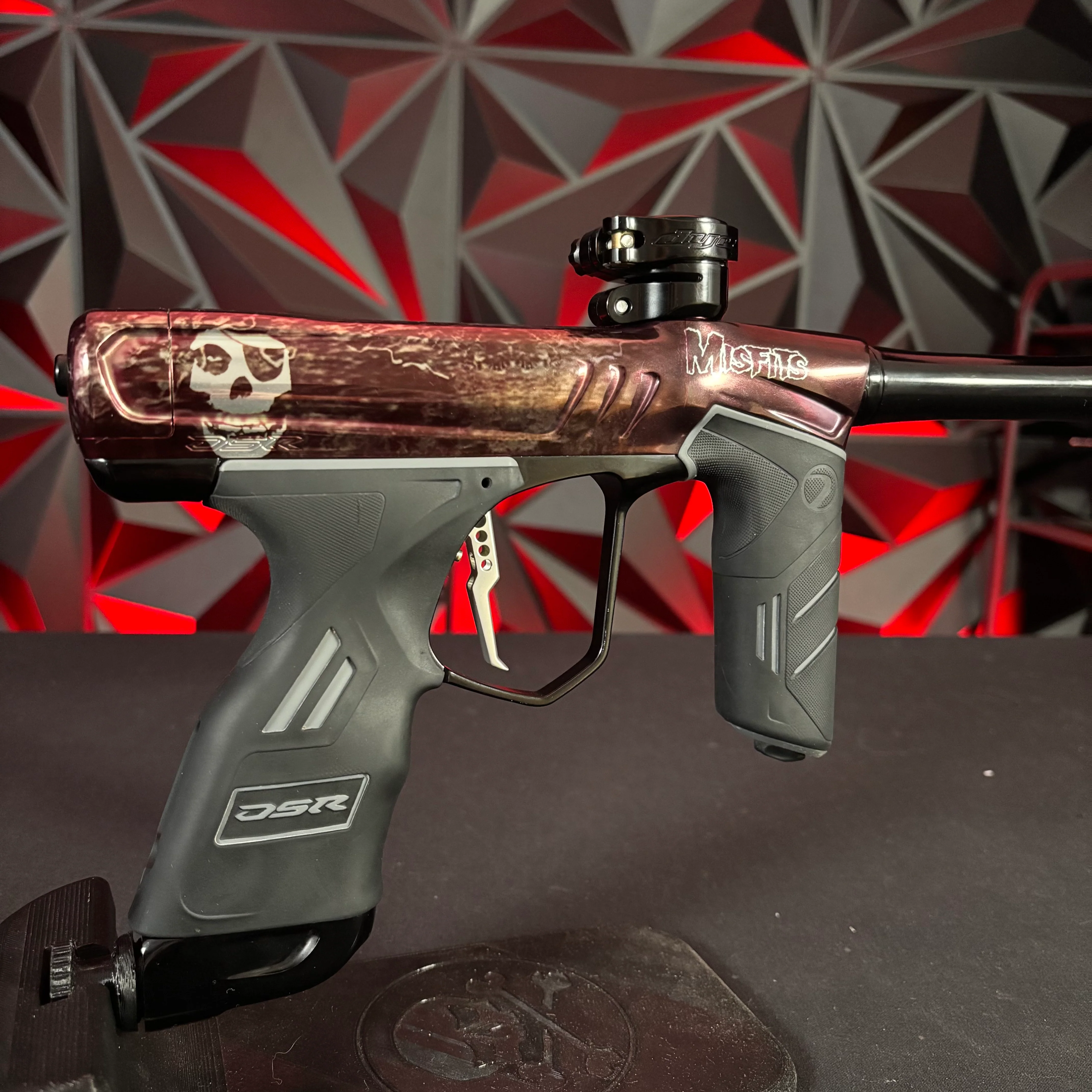 Used Dye DSR+ Paintball Gun - PGA Misfits w/IM Pro Kit - Image 2