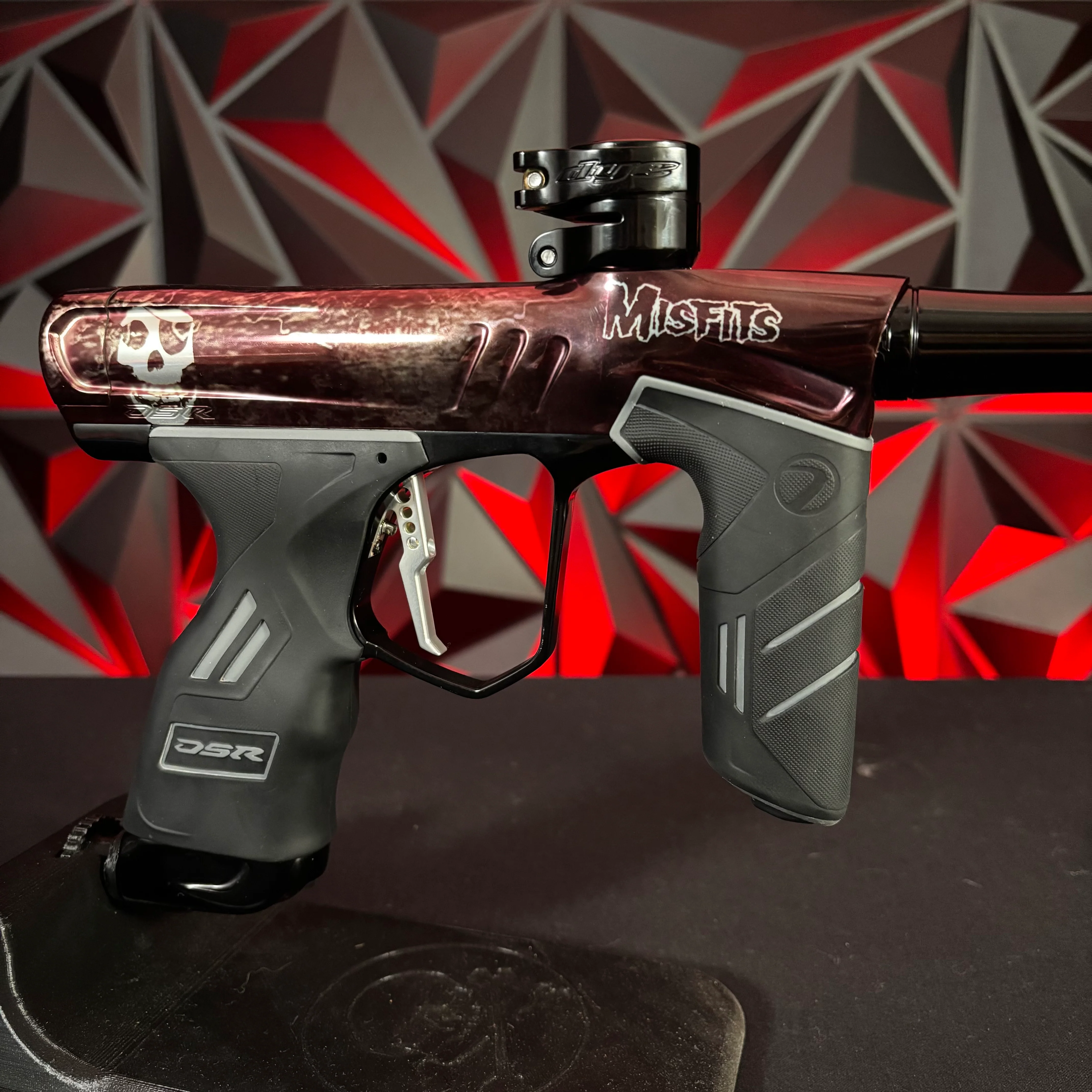 Used Dye DSR+ Paintball Gun - PGA Misfits w/IM Pro Kit - Image 3