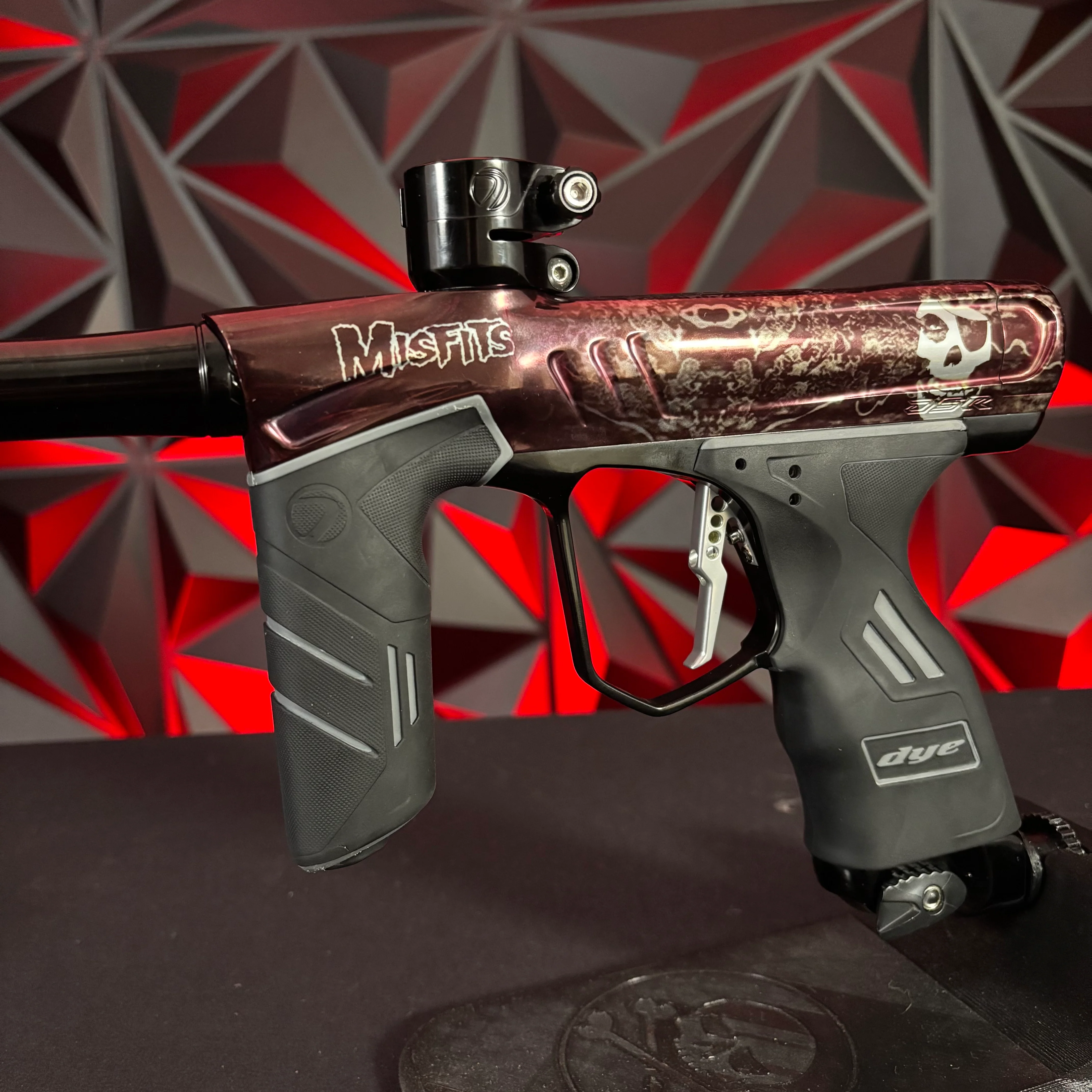 Used Dye DSR+ Paintball Gun - PGA Misfits w/IM Pro Kit - Image 5