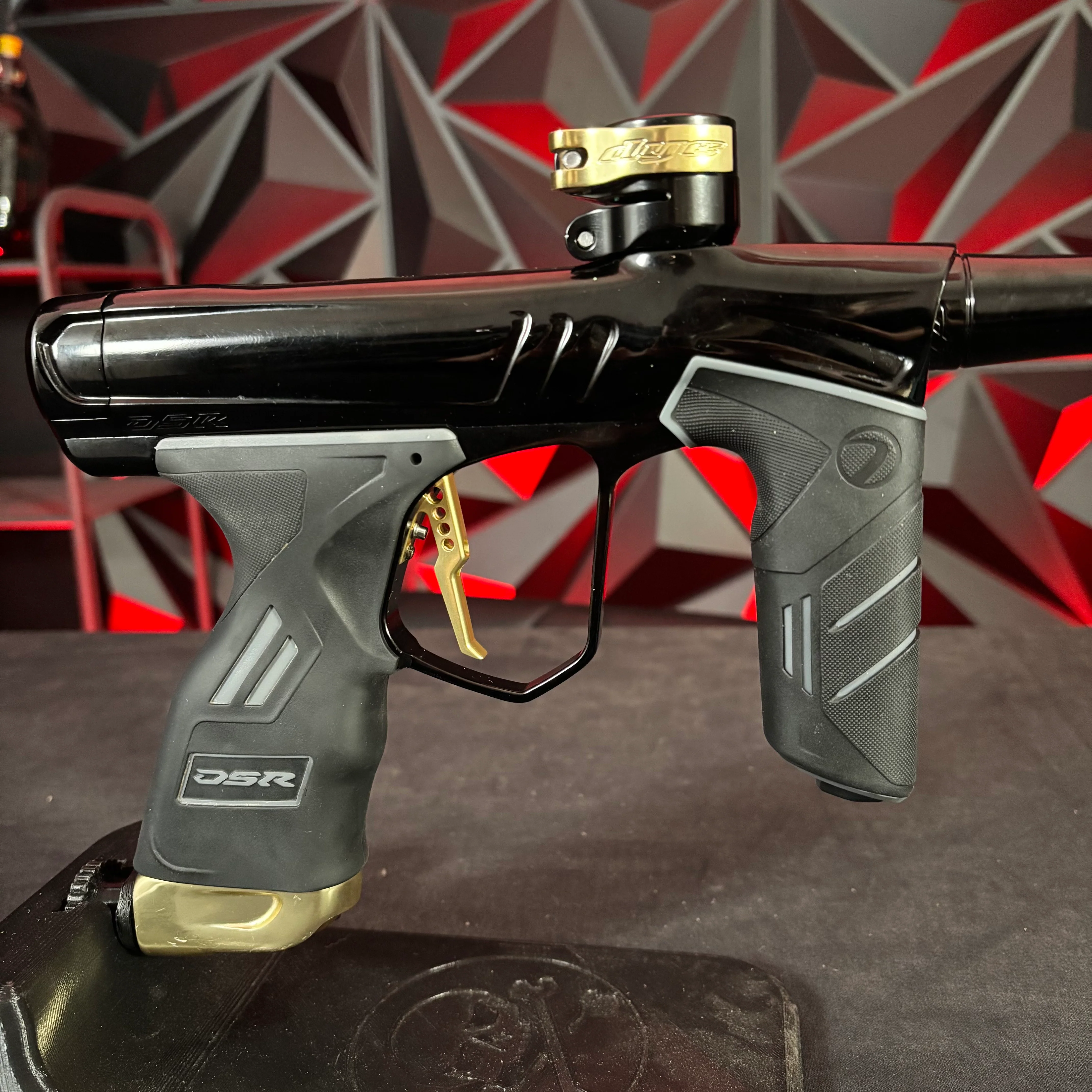 Used Dye DSR+ Paintball Gun - Onyx Gold W/ IM Pro Kit - Image 3