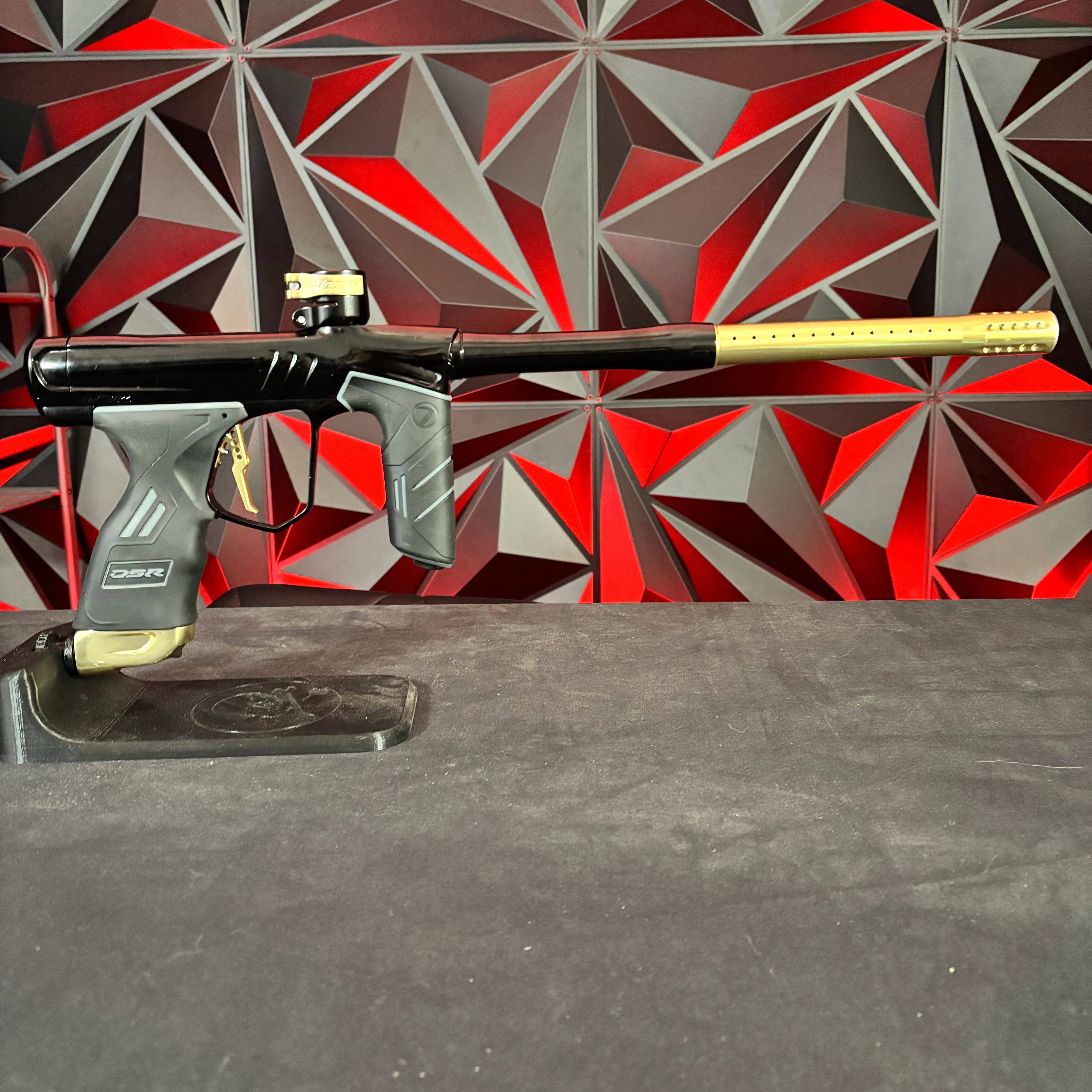 Used Dye DSR+ Paintball Gun - Onyx Gold W/ IM Pro Kit - Image 6