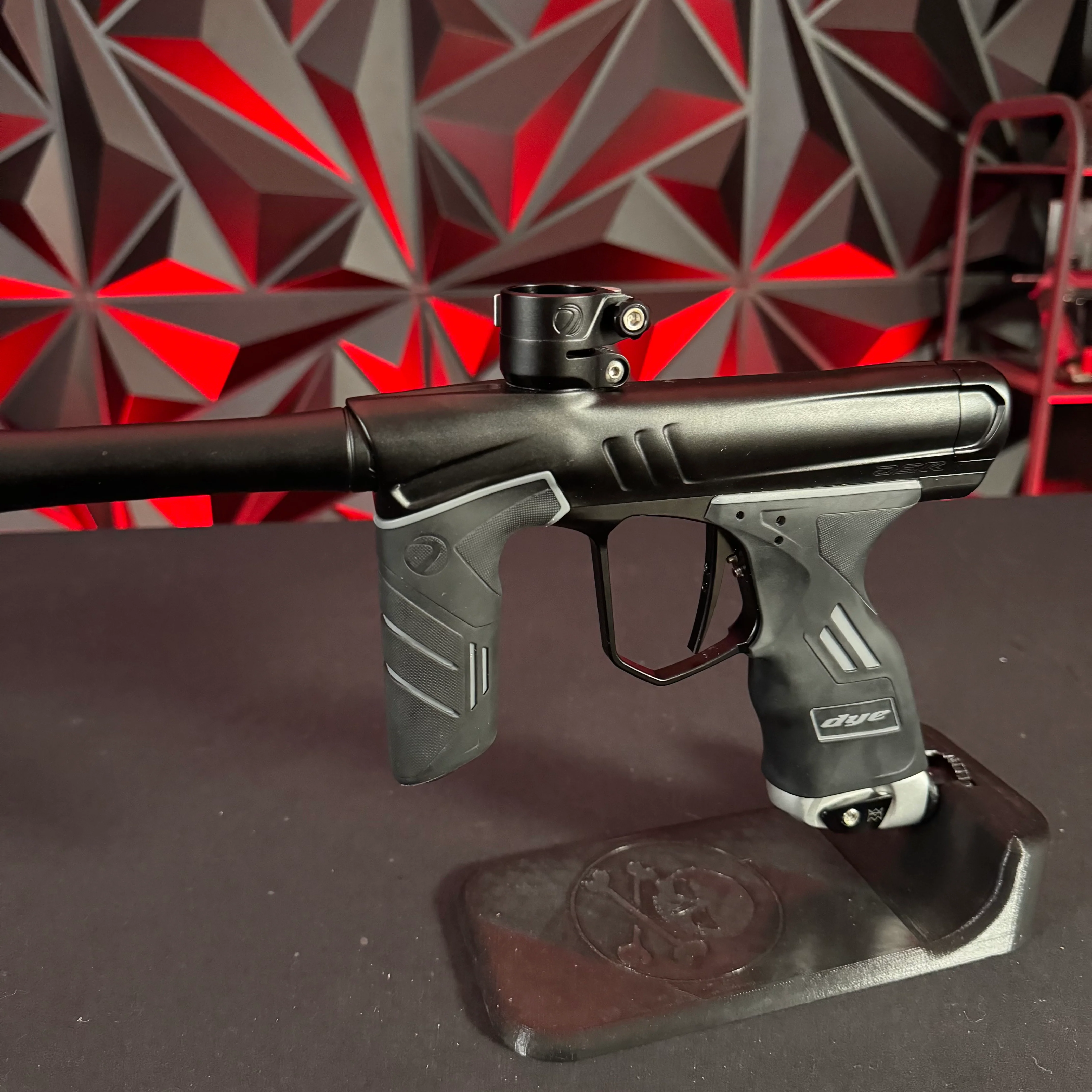 Used Dye DSR+ Paintball Gun - Silver Night w/ IM Pro Kit, Method ASA Lever, & Free Flow Bolt and Trigger - Image 5