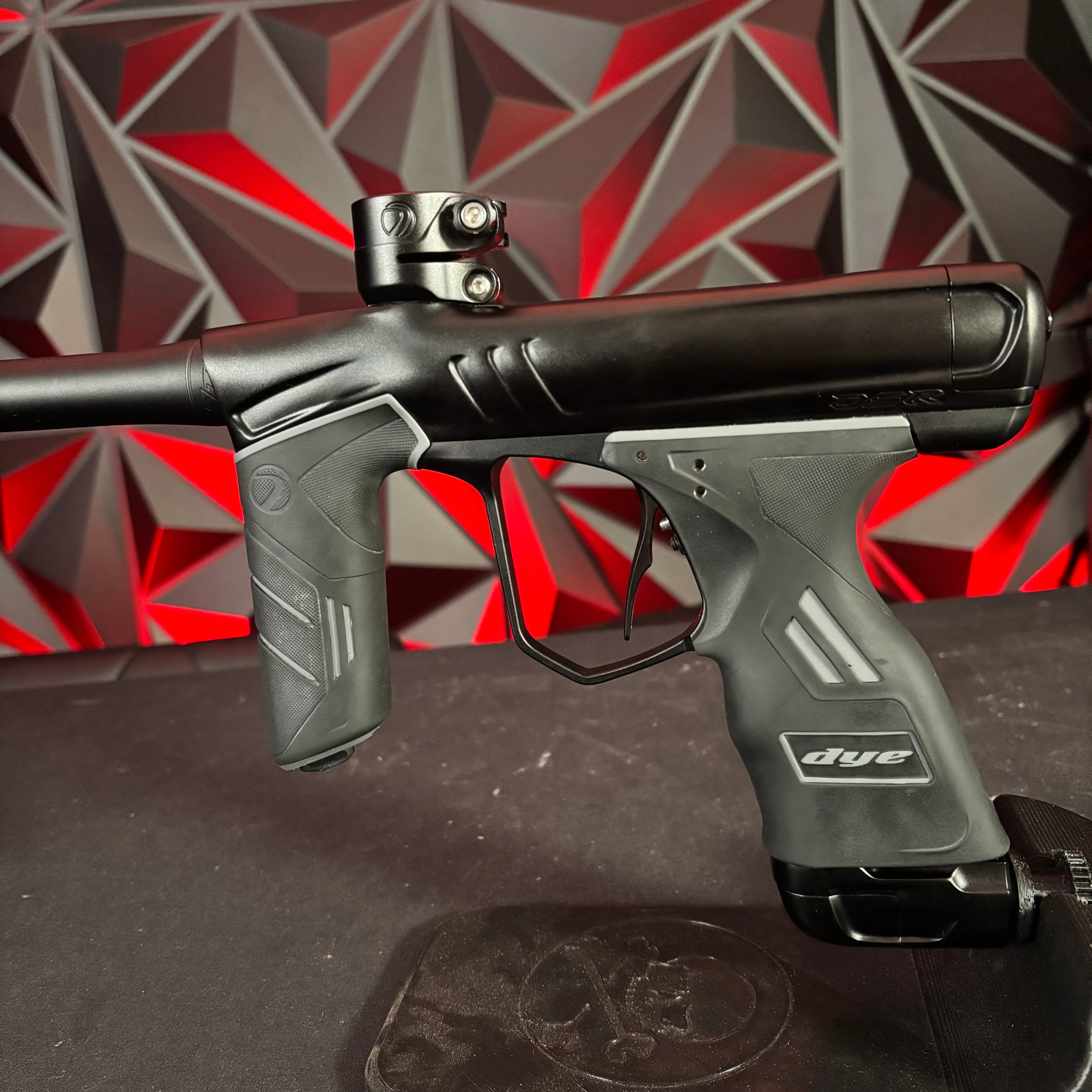 Used Dye DSR+ Paintball Gun - Silver Night (Part Swapped w/Black Barrel) w/ IM Pro Kit and Scythe Trigger and ASA slap 2 installed - Image 4